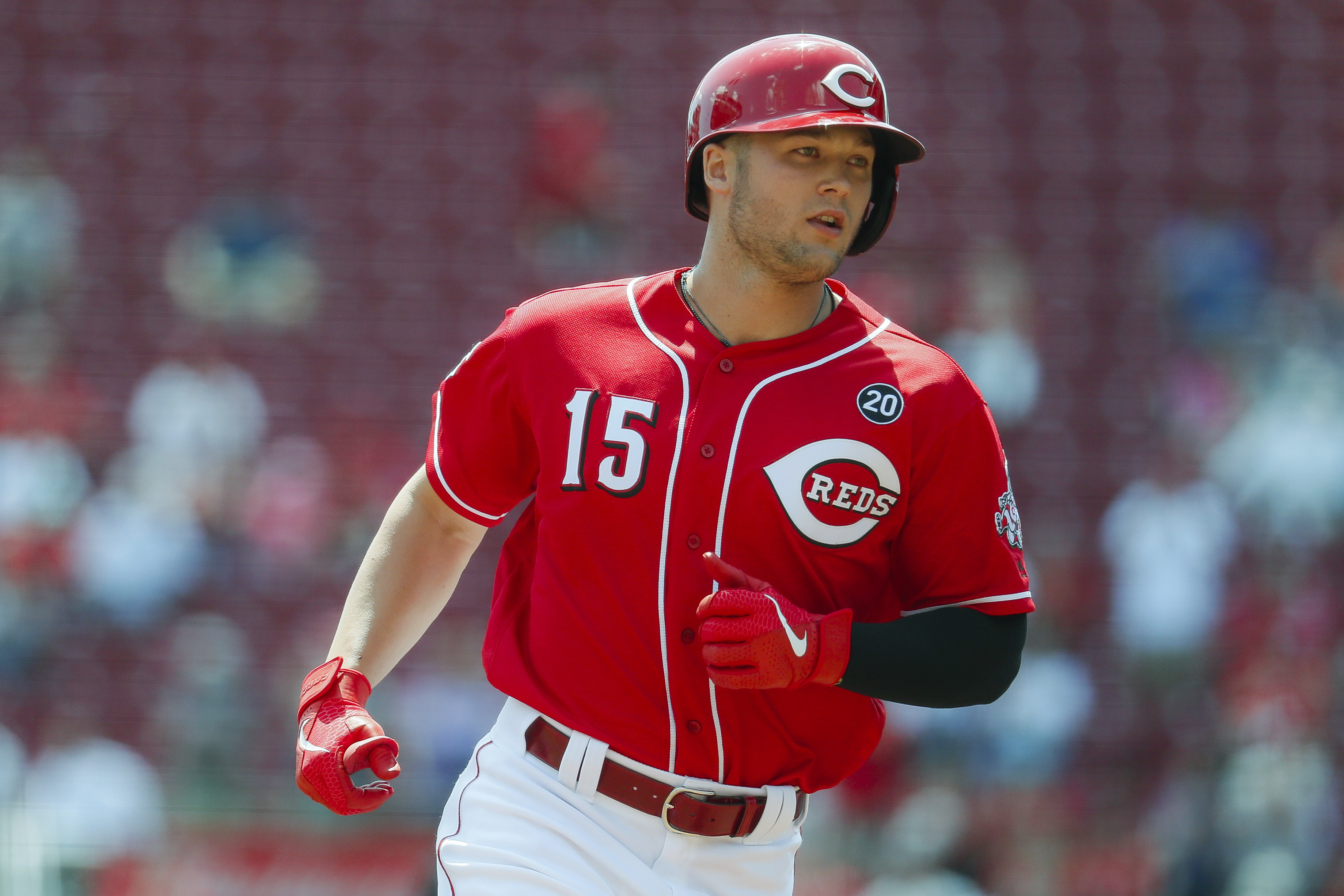 Bees circle, Senzel homers twice as Reds swarm Giants 12-4