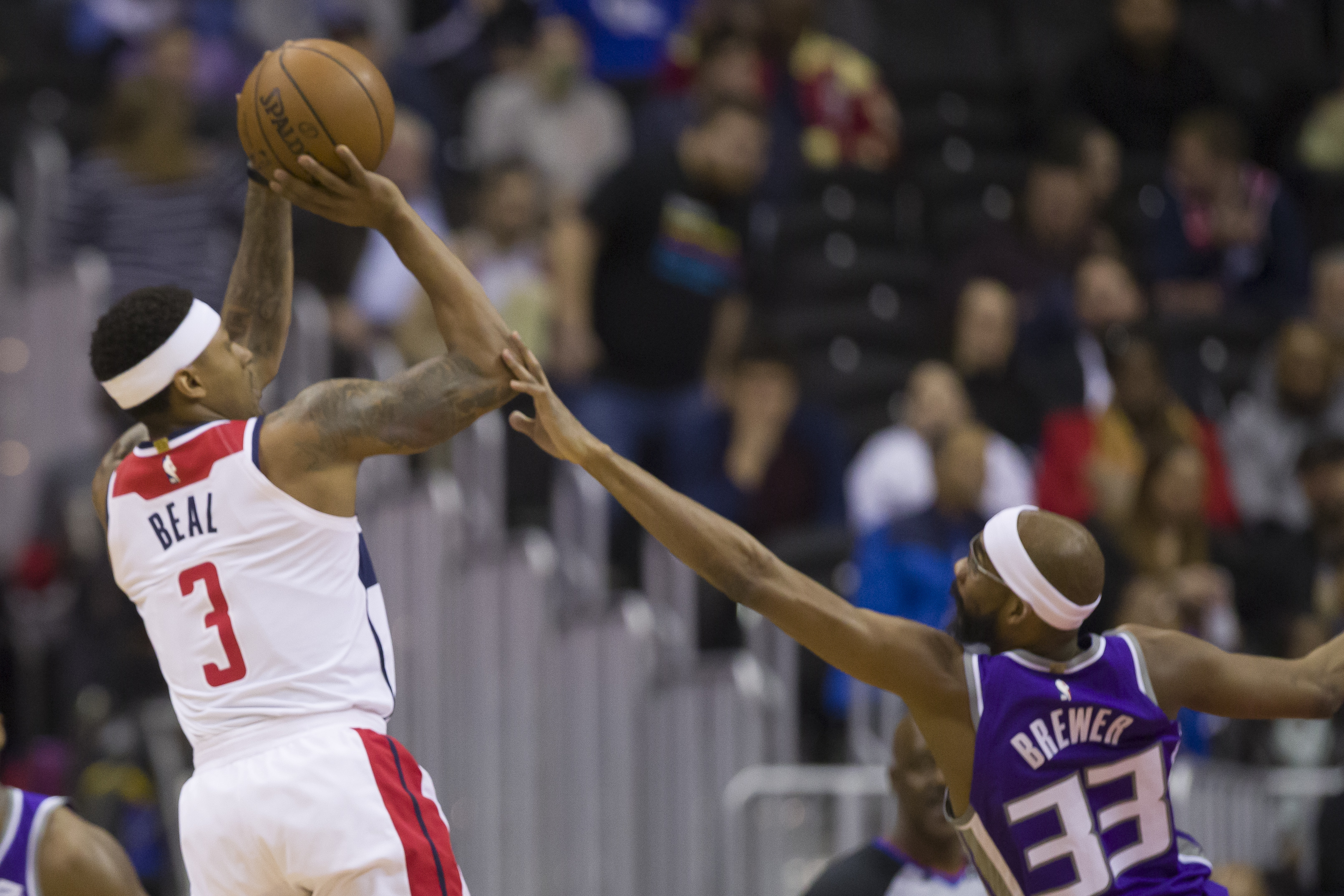 Beal’s late surge lifts Wizards to 121-115 win over Kings