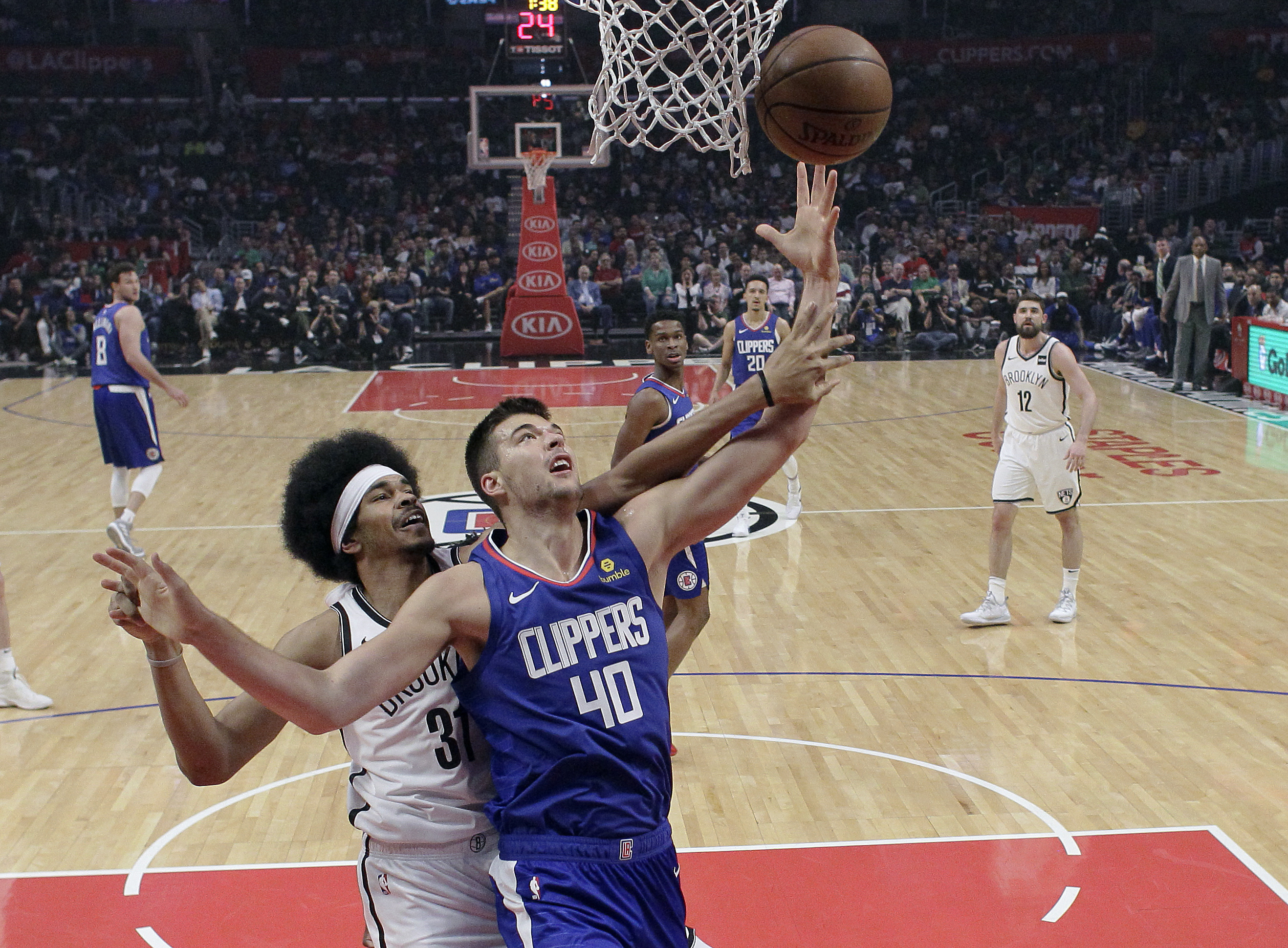 Williams’ 3-pointer lifts Clippers to 119-116 win over Nets