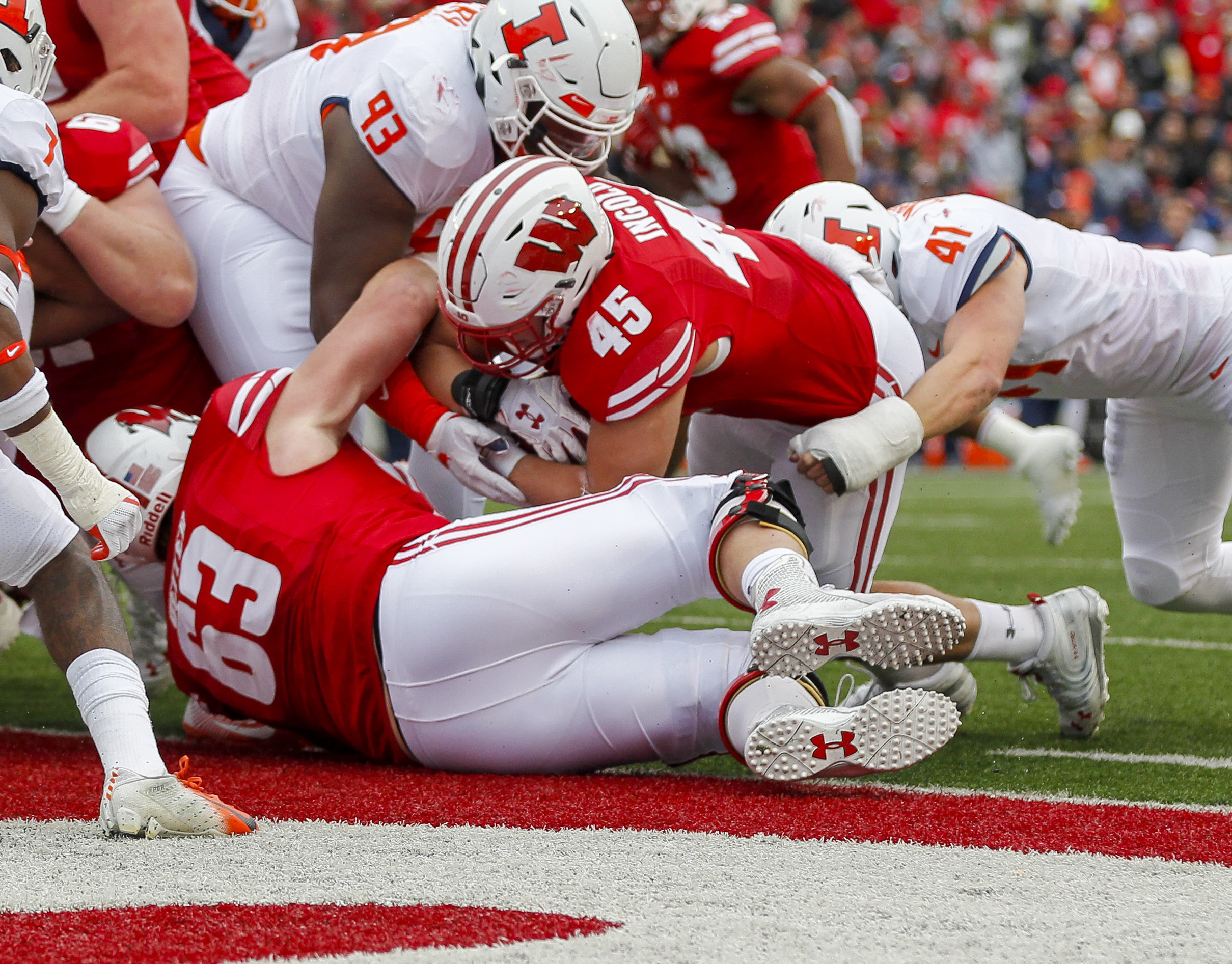 Taylor and Deal carry No. 23 Wisconsin past Illinois 49-20