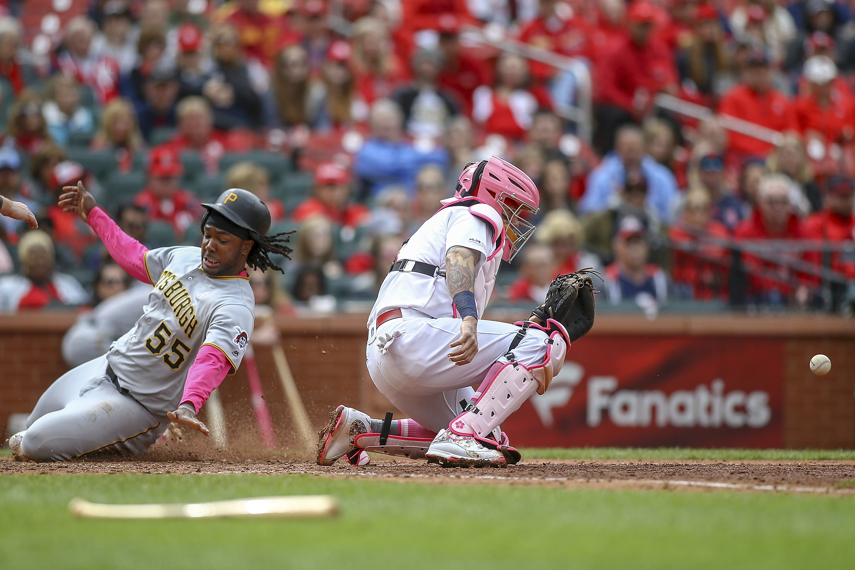 Bell has 5 RBIs, Pirates take 3rd straight from Cards, 10-6