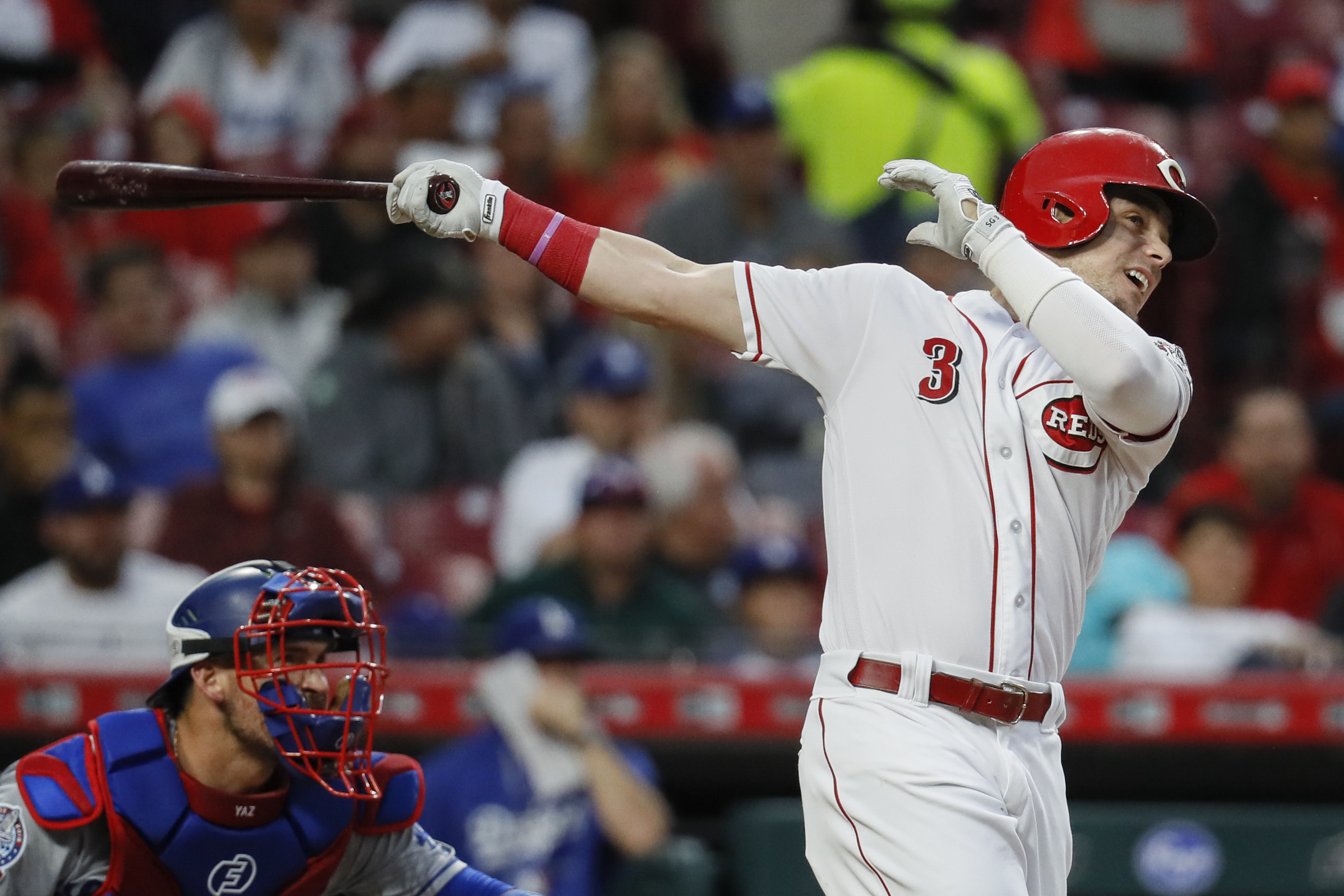 Gennett, Votto help Reds improve to 5-0 vs Dodgers