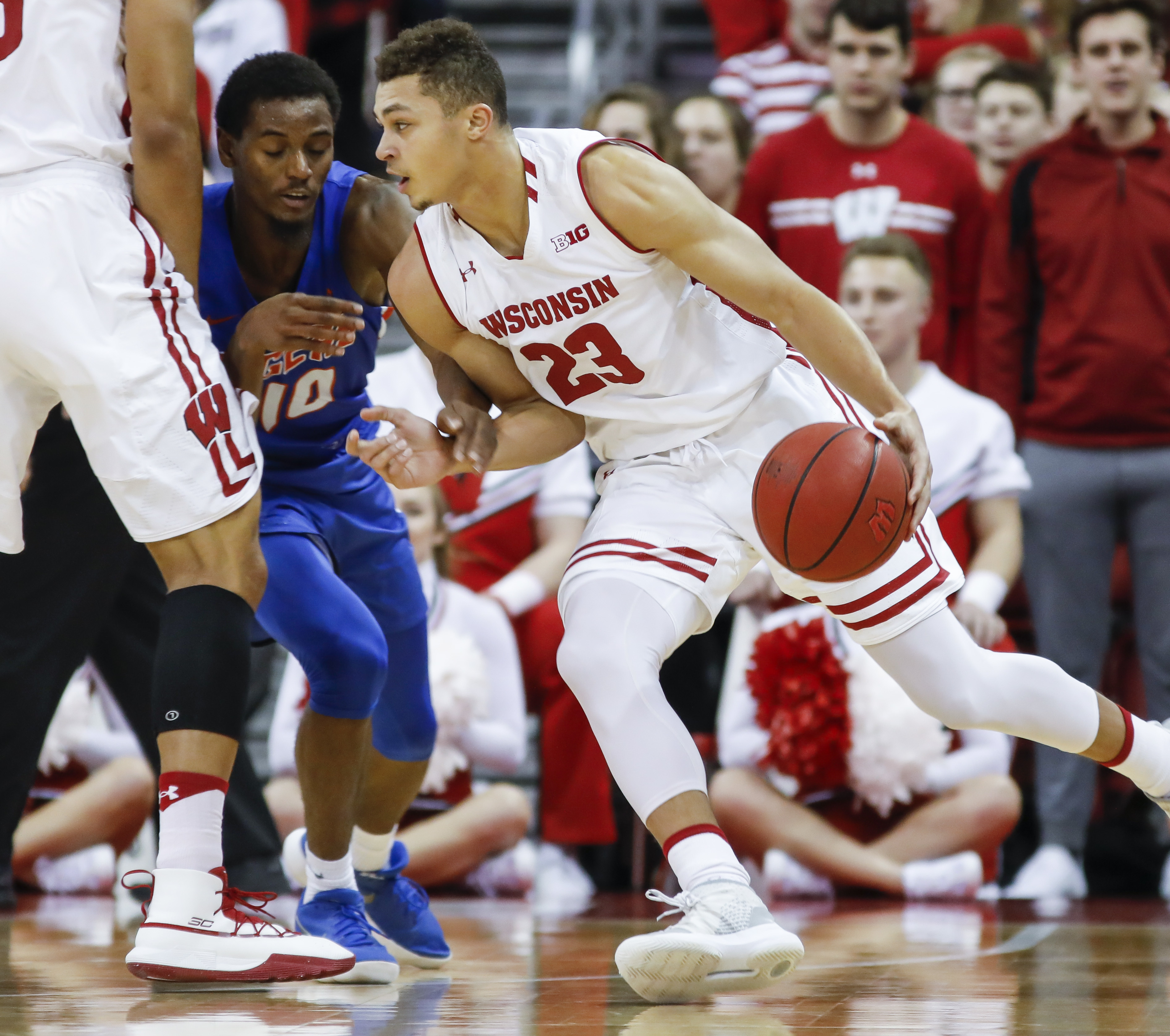 No. 16 Wisconsin overwhelms Savannah State 101-60