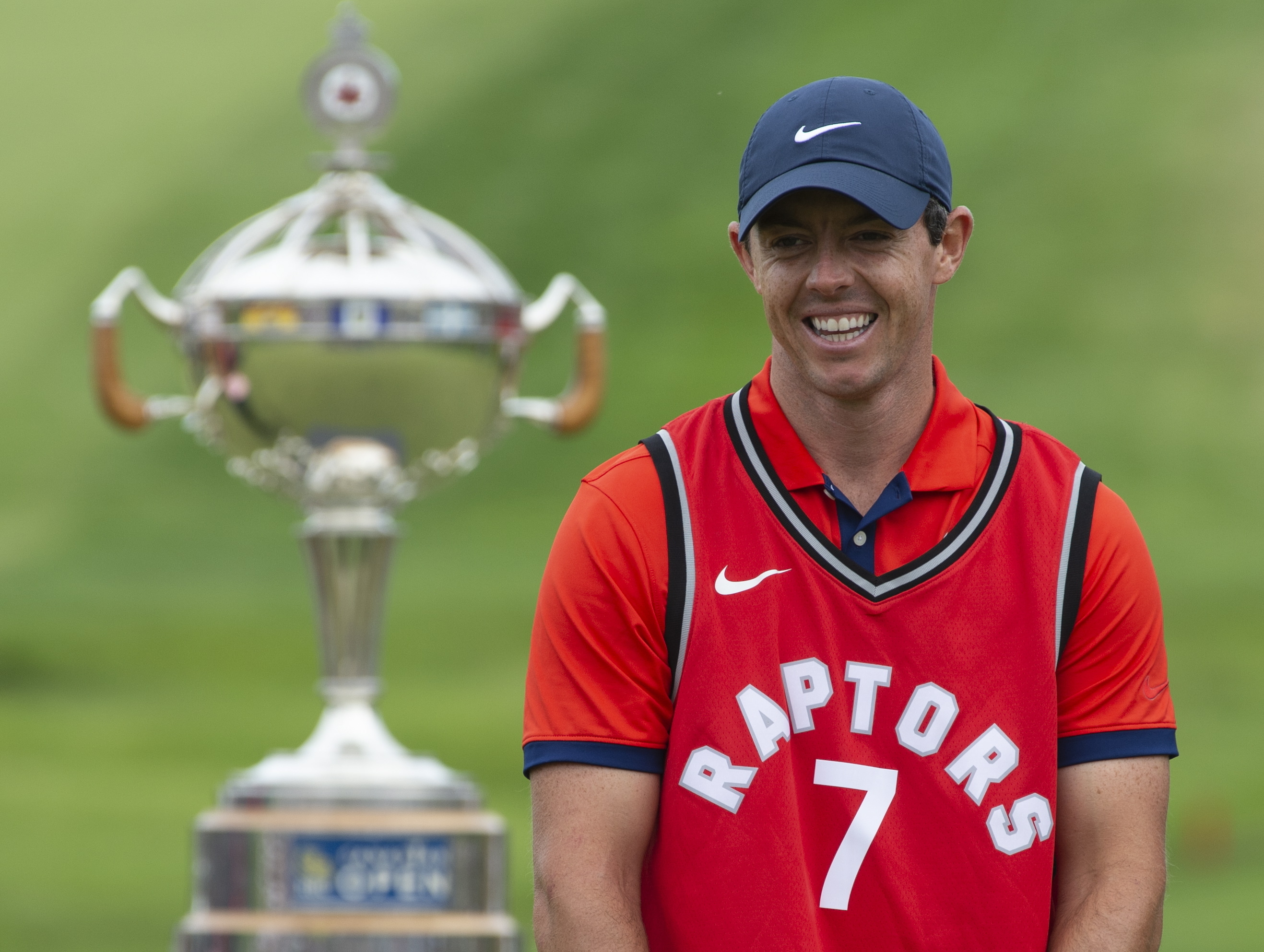 McIlroy dominates in Canada; Thompson rallies to win in NJ