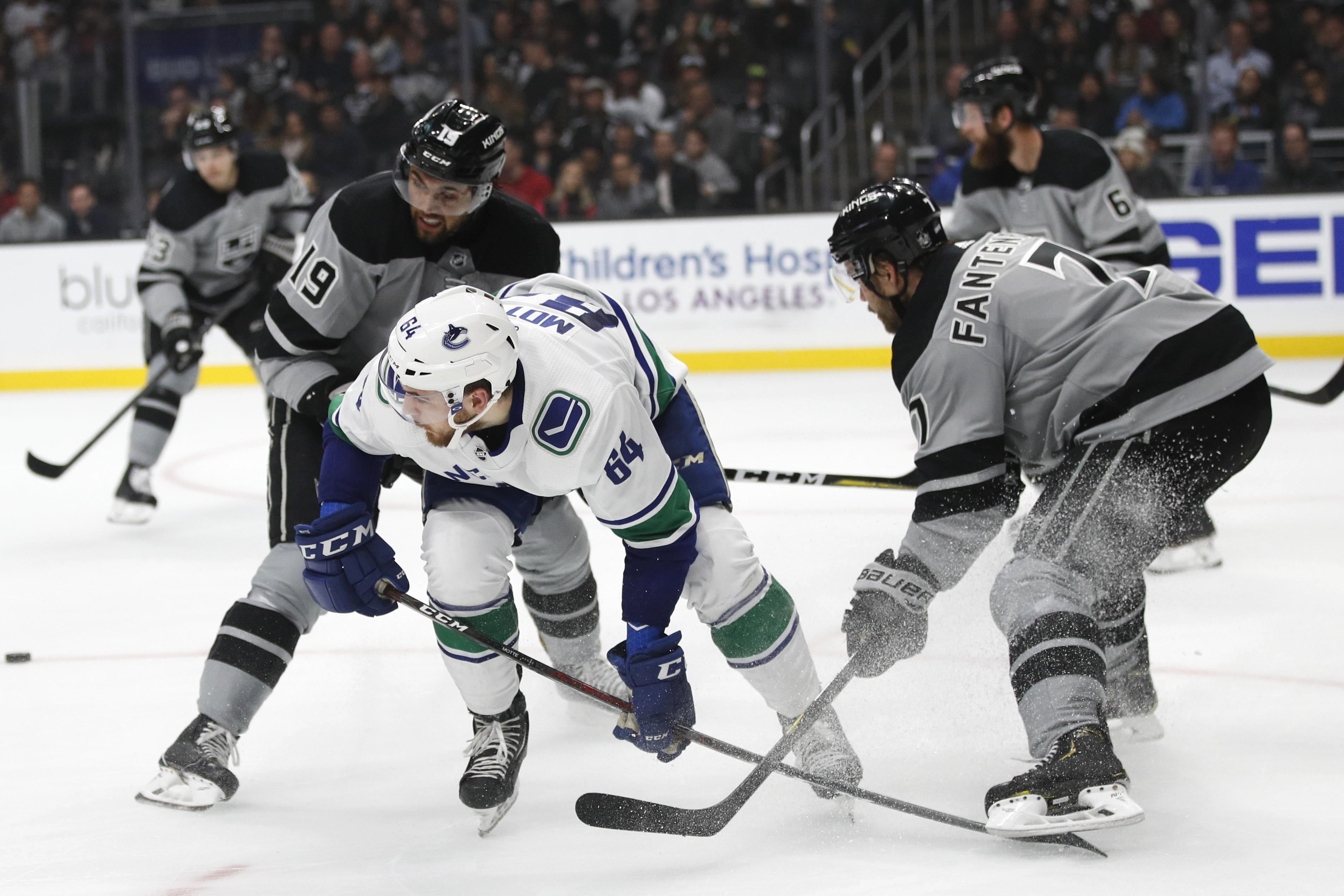 Pettersson helps Canucks end skid in 4-2 win over Kings