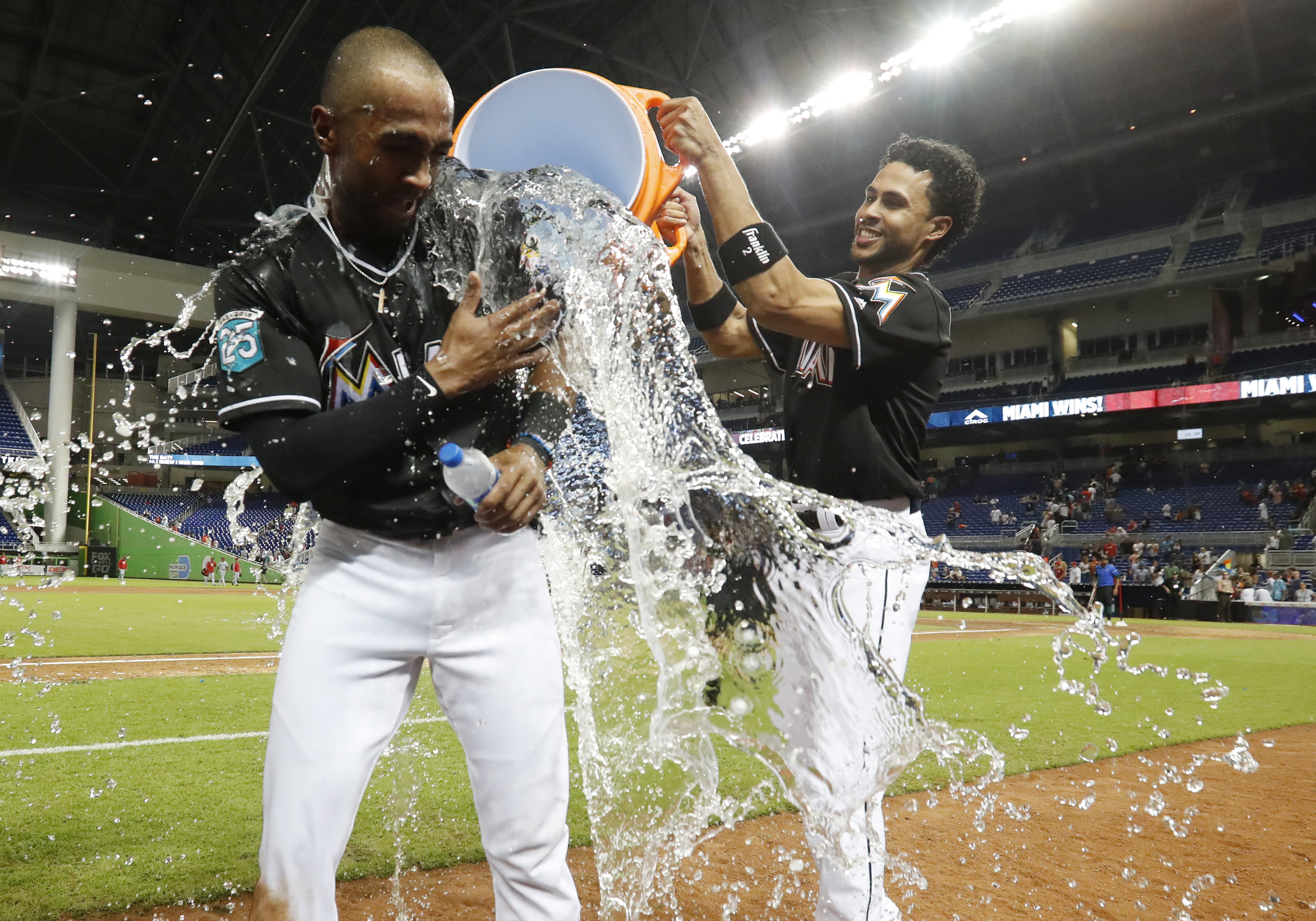 Galloway hits walk-off double in 10th, Marlins beat Reds 1-0