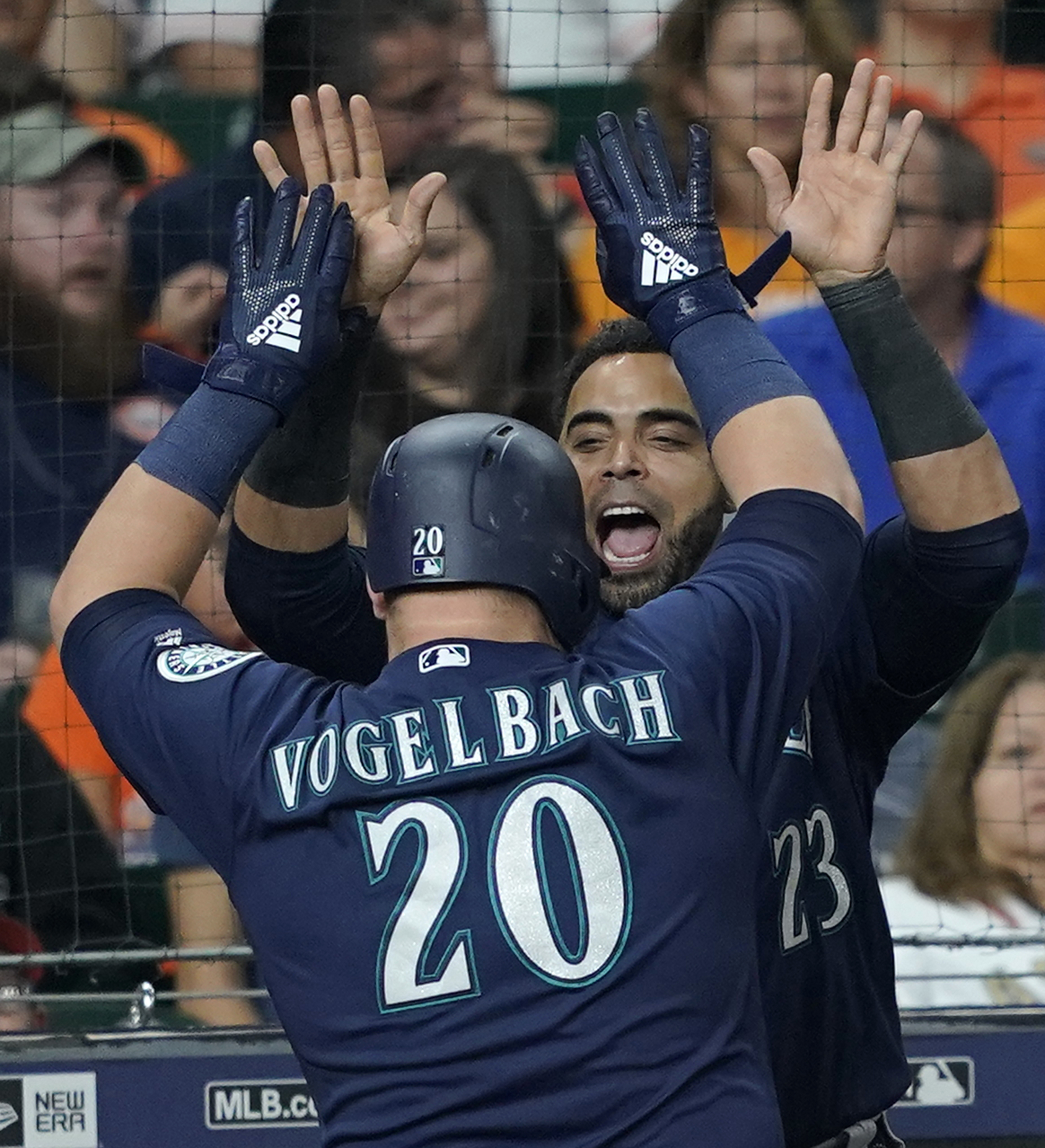Vogelbach’s slam in 8th powers Seattle over Houston 4-1