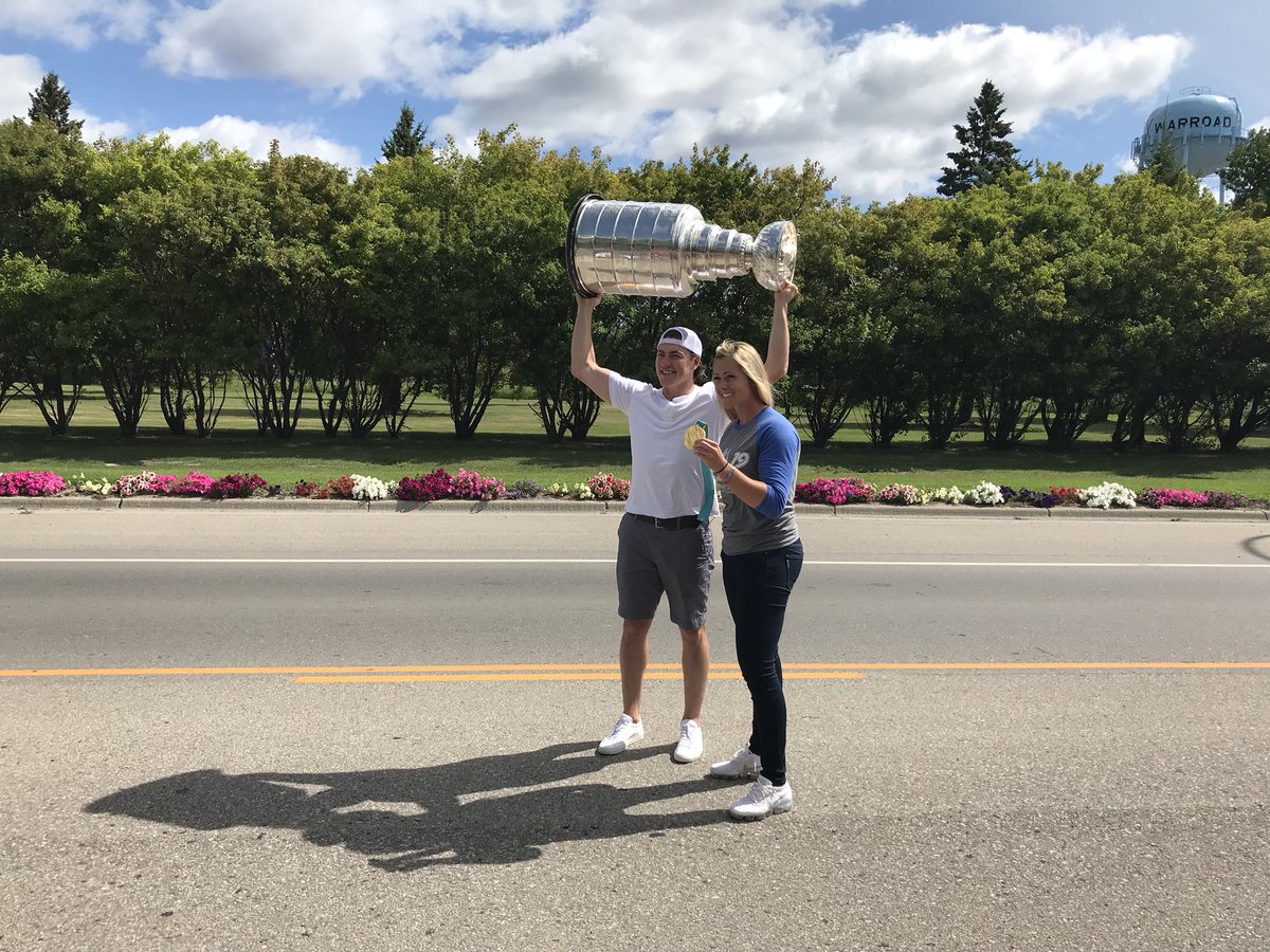 Top Tweets: T.J. Oshie brings Stanley Cup to Minnesota