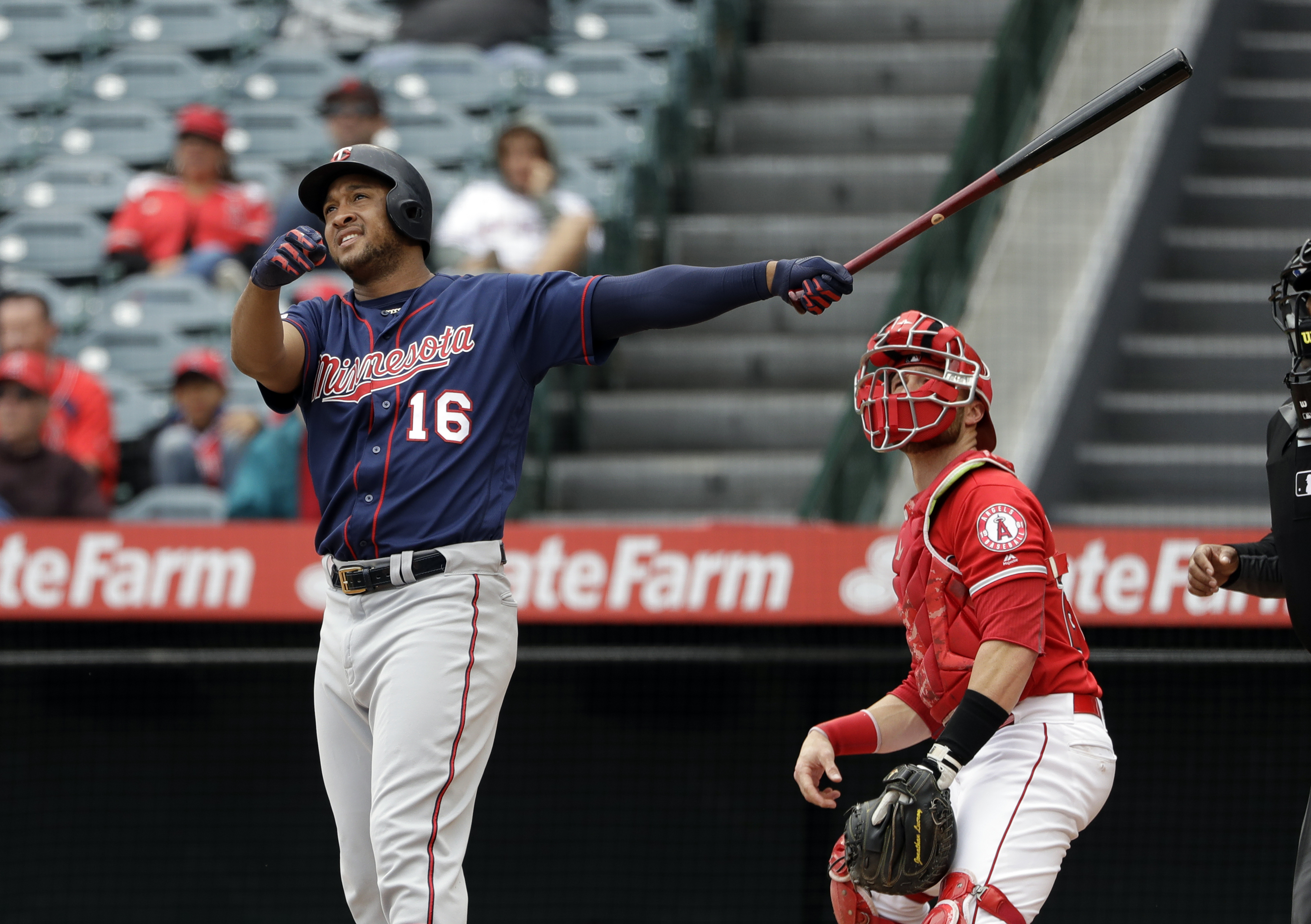 Twins tie franchise record with 8 homers, beat Twins 16-7