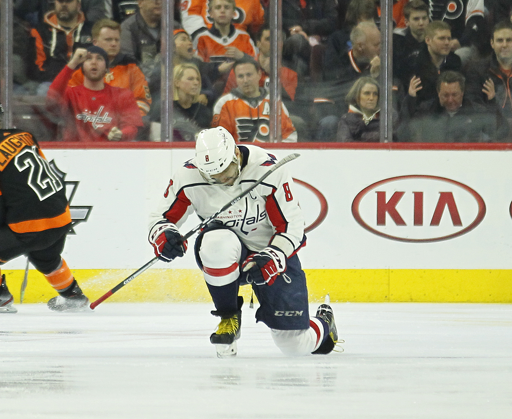 Ovechkin, Backstrom lead Capitals to 5-3 win over Flyers