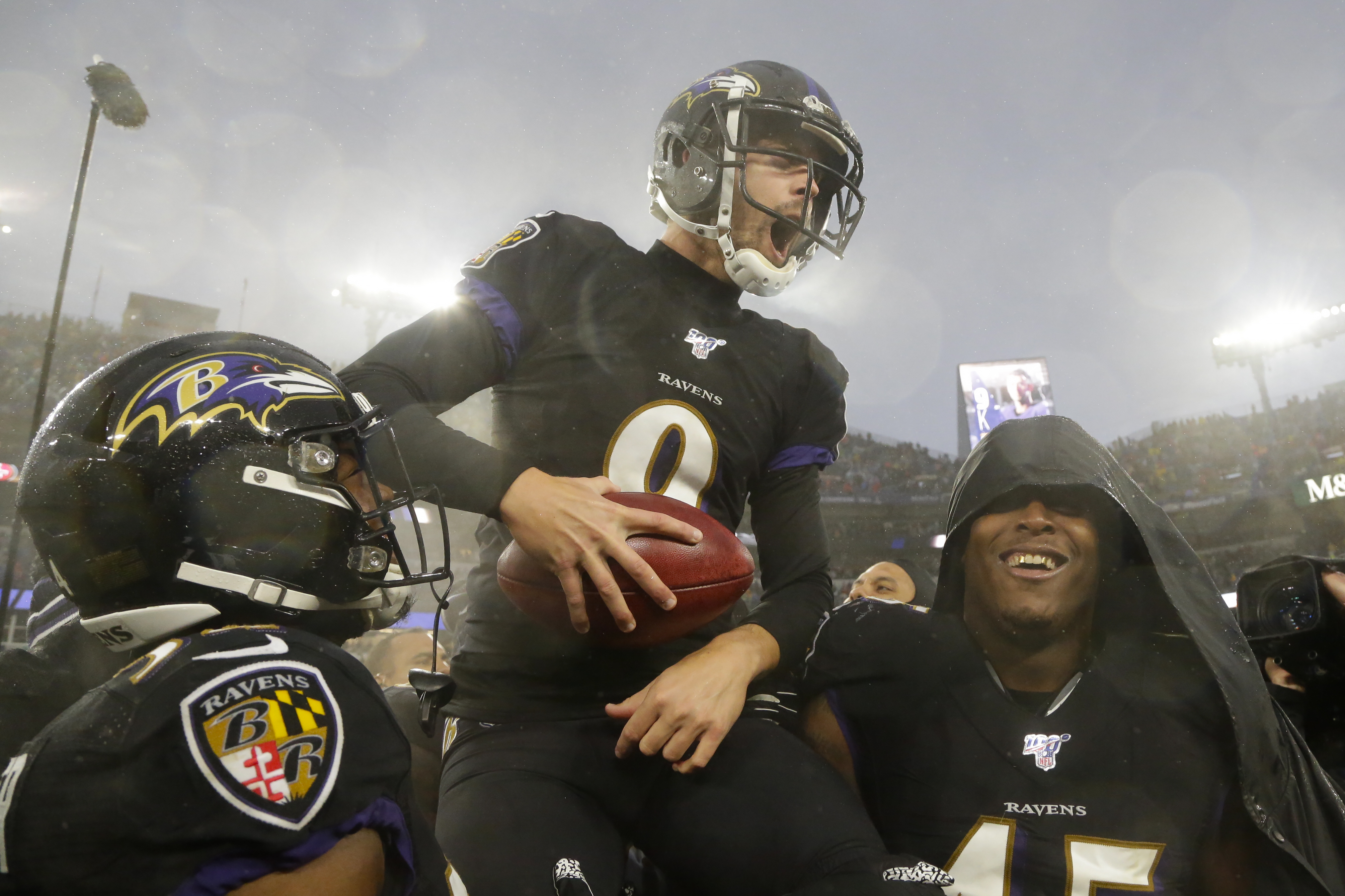 Jackson, Ravens beat 49ers 20-17 to extend win streak to 8