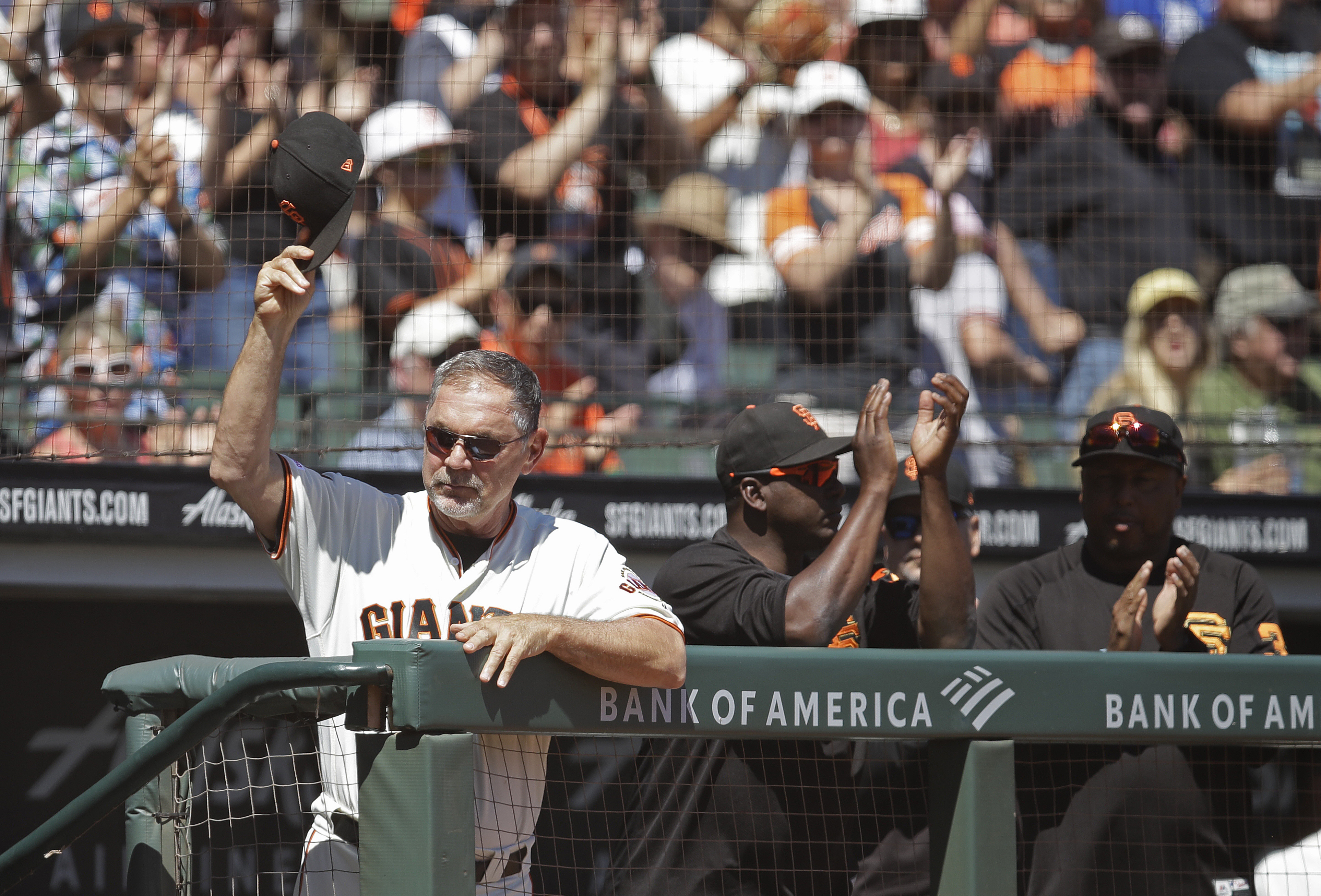 Padres power past Giants 8-4, spoil Sandoval's final AB