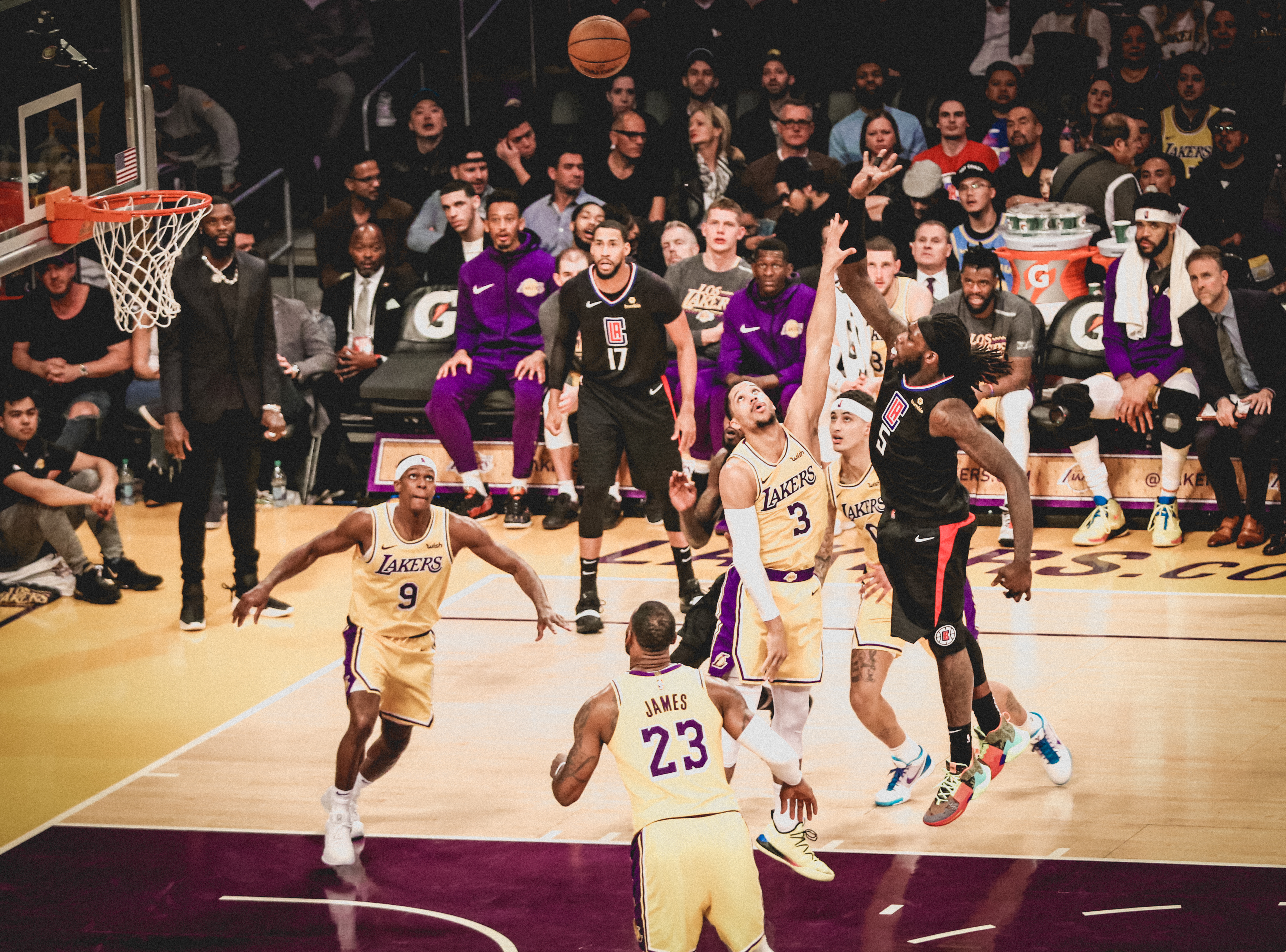 Clippers overpower LeBron, Lakers (Photos)