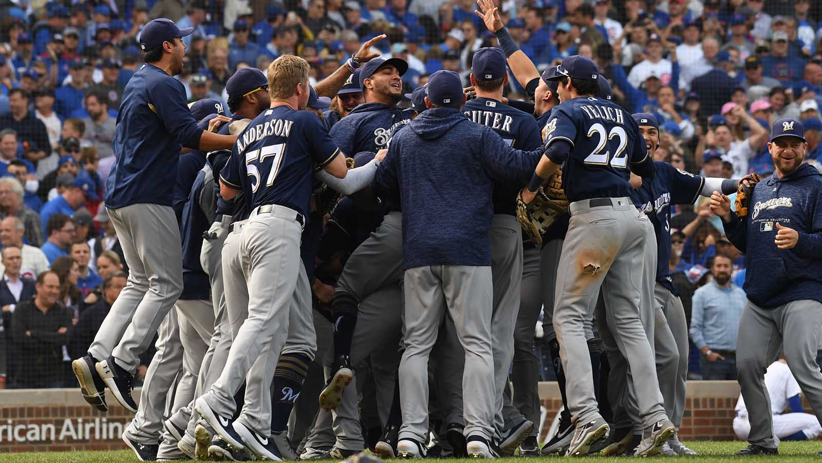 PHOTOS: Brewers clinch first division title since 2011