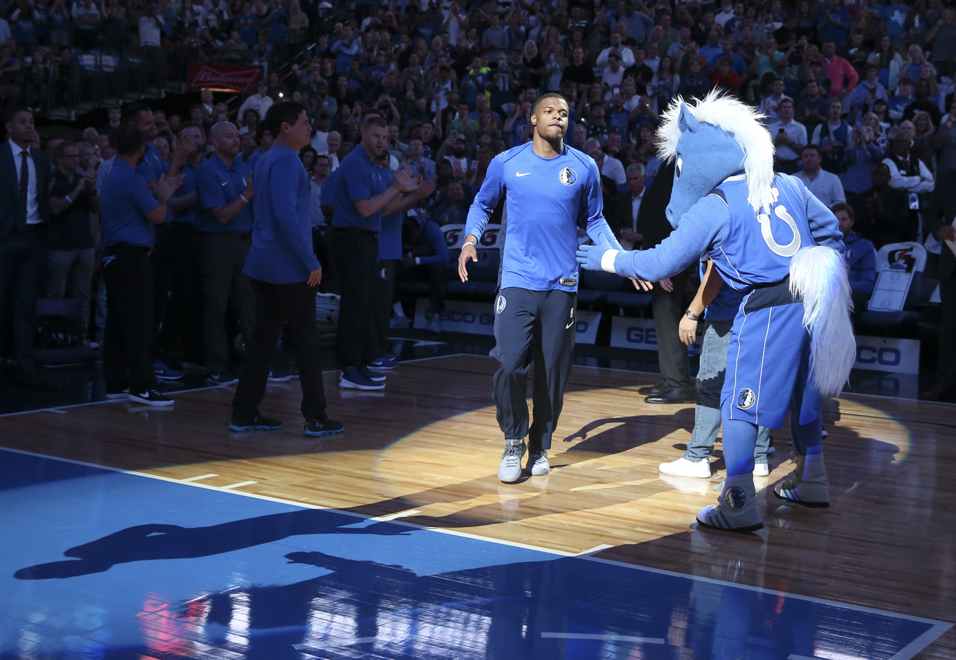 PHOTOS: Dennis Smith Jr. Dazzles In Mavericks Debut