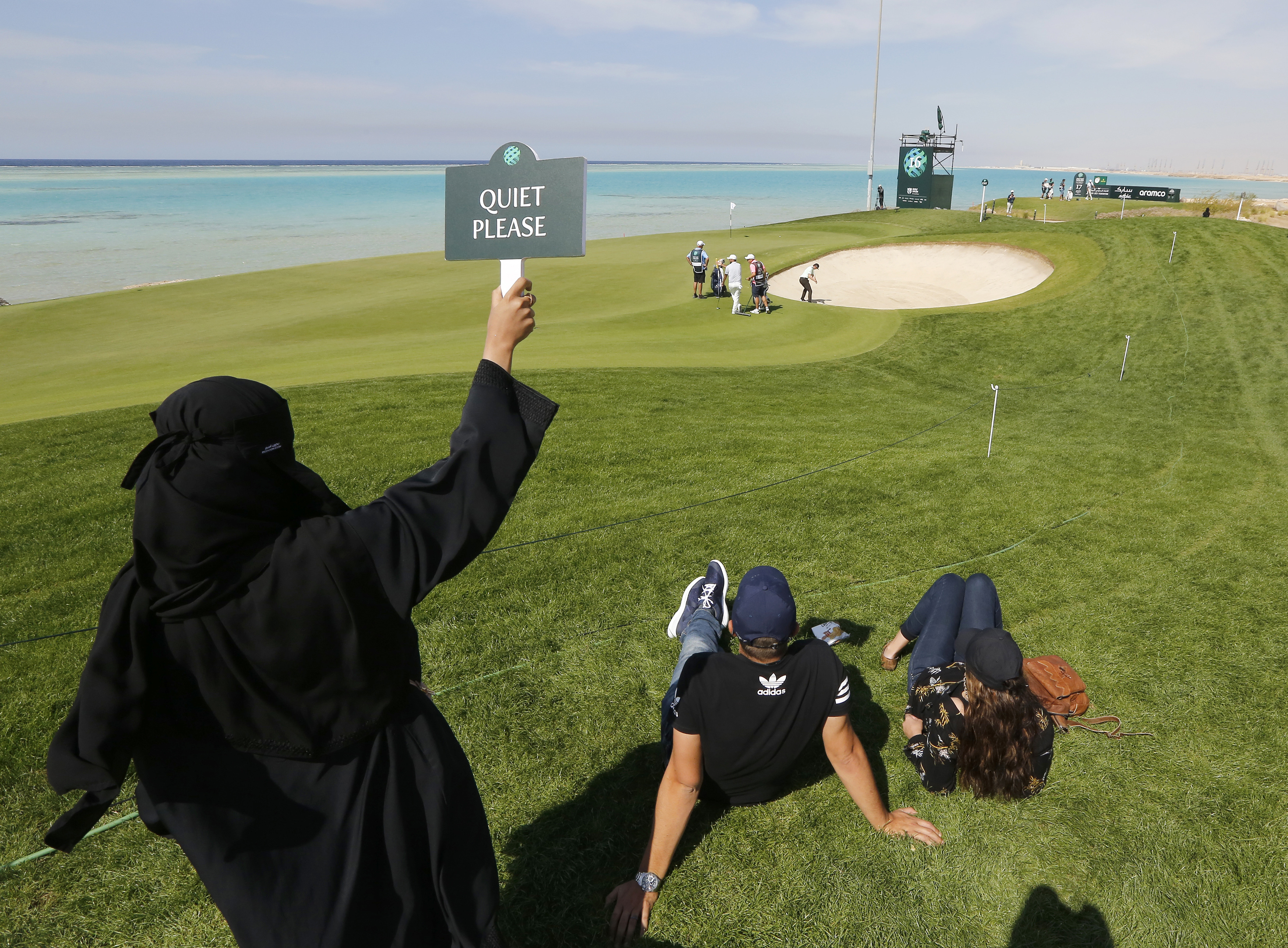 Graeme McDowell holds off Dustin Johnson to win Saudi event