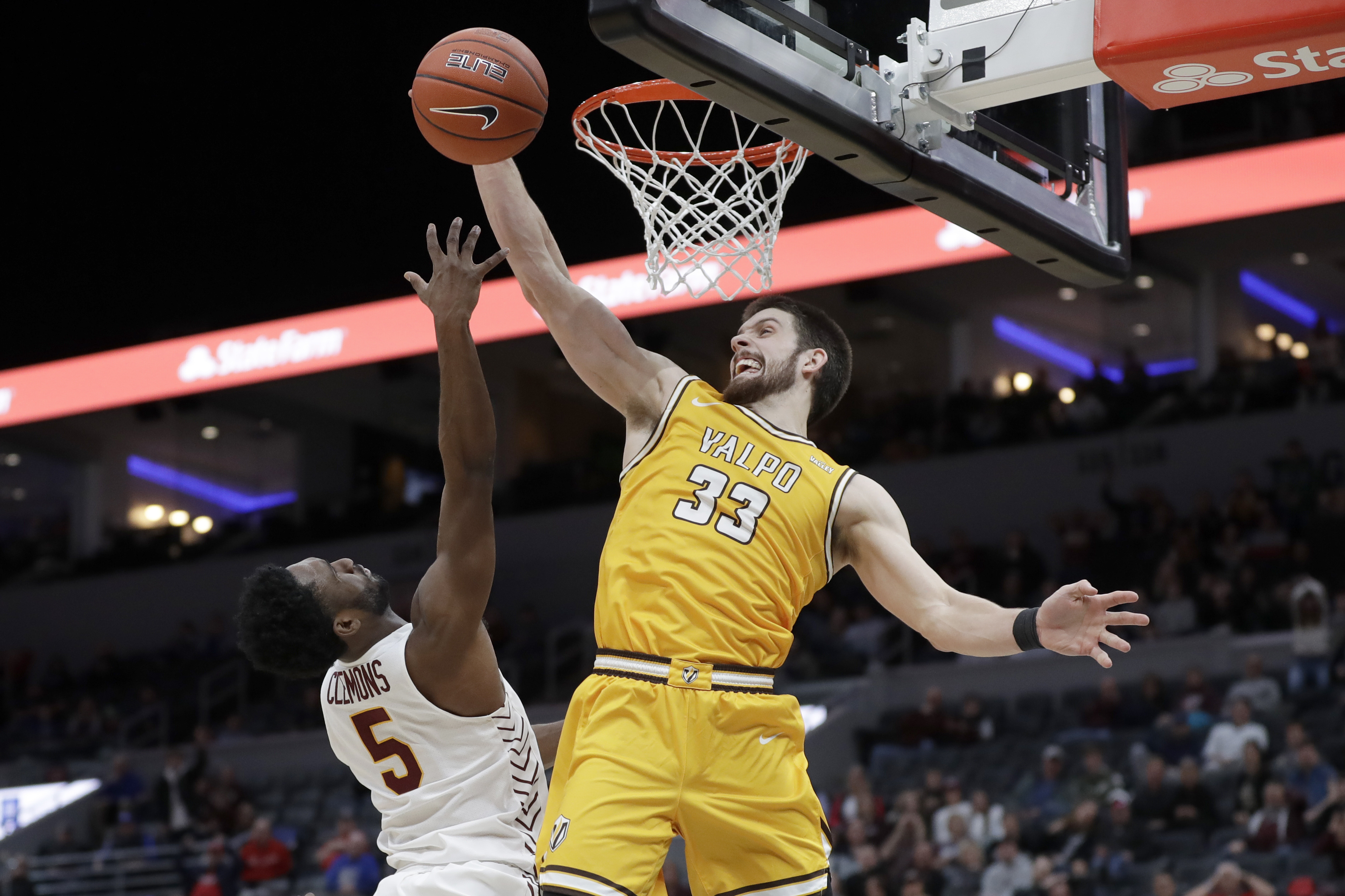 Valpo shocks MVC No. 2 seed Loyola Chicago 74-73 in OT