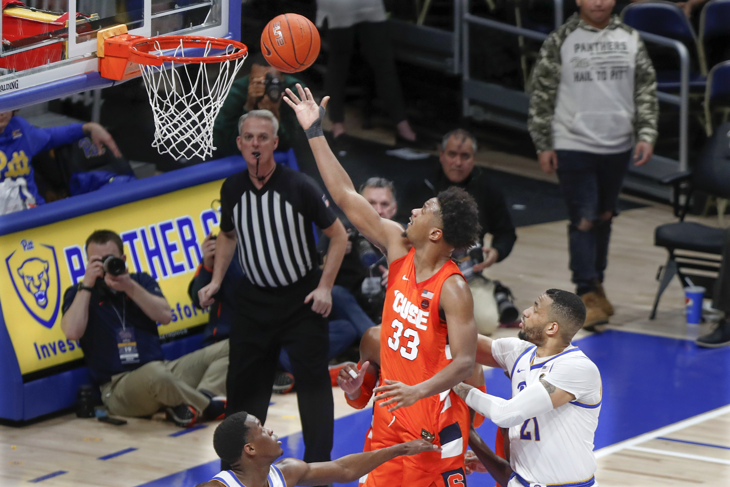 Hughes scores 25, Syracuse blows out Pittsburgh 72-49