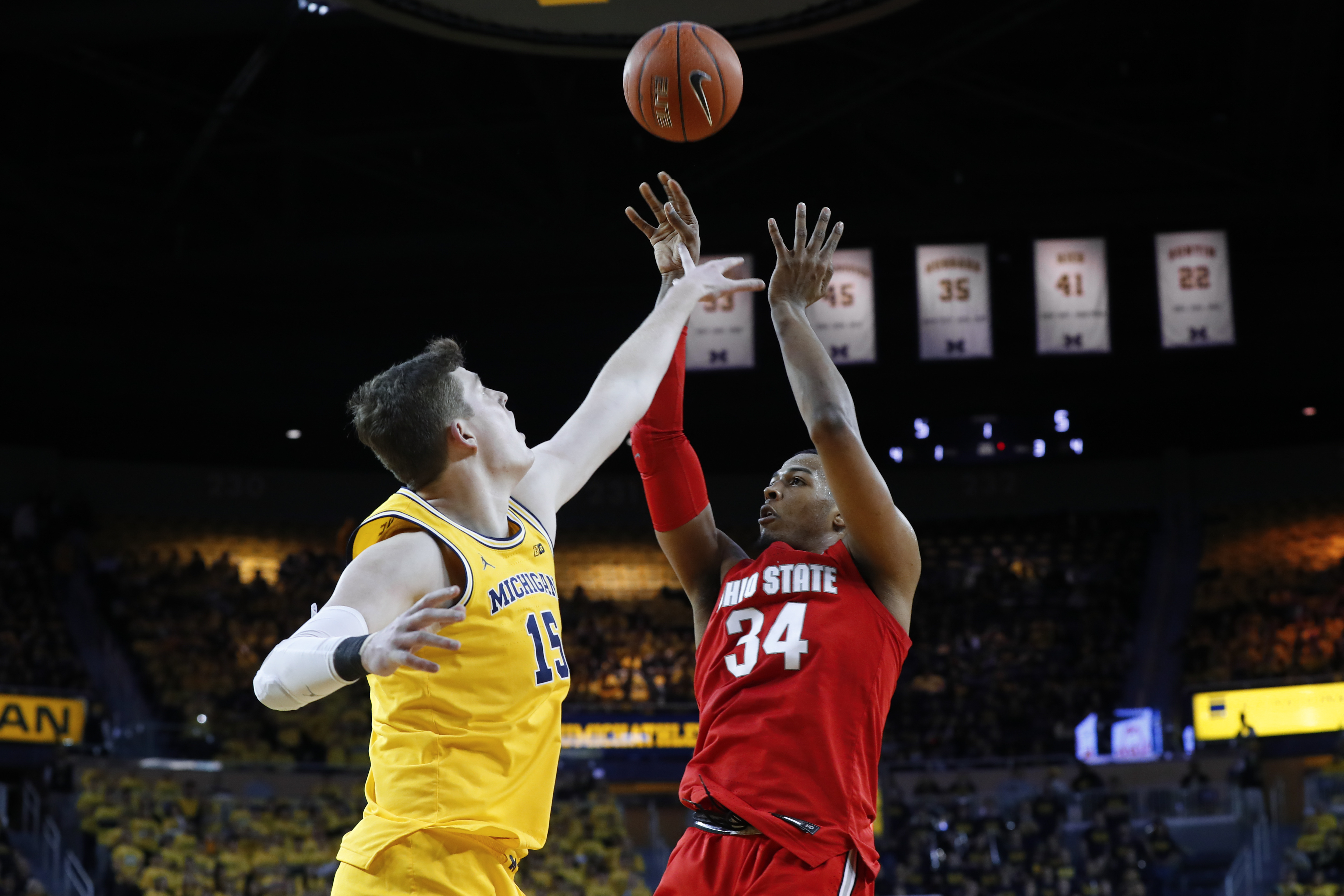 Review in final minute lifts Ohio State past Michigan 61-58