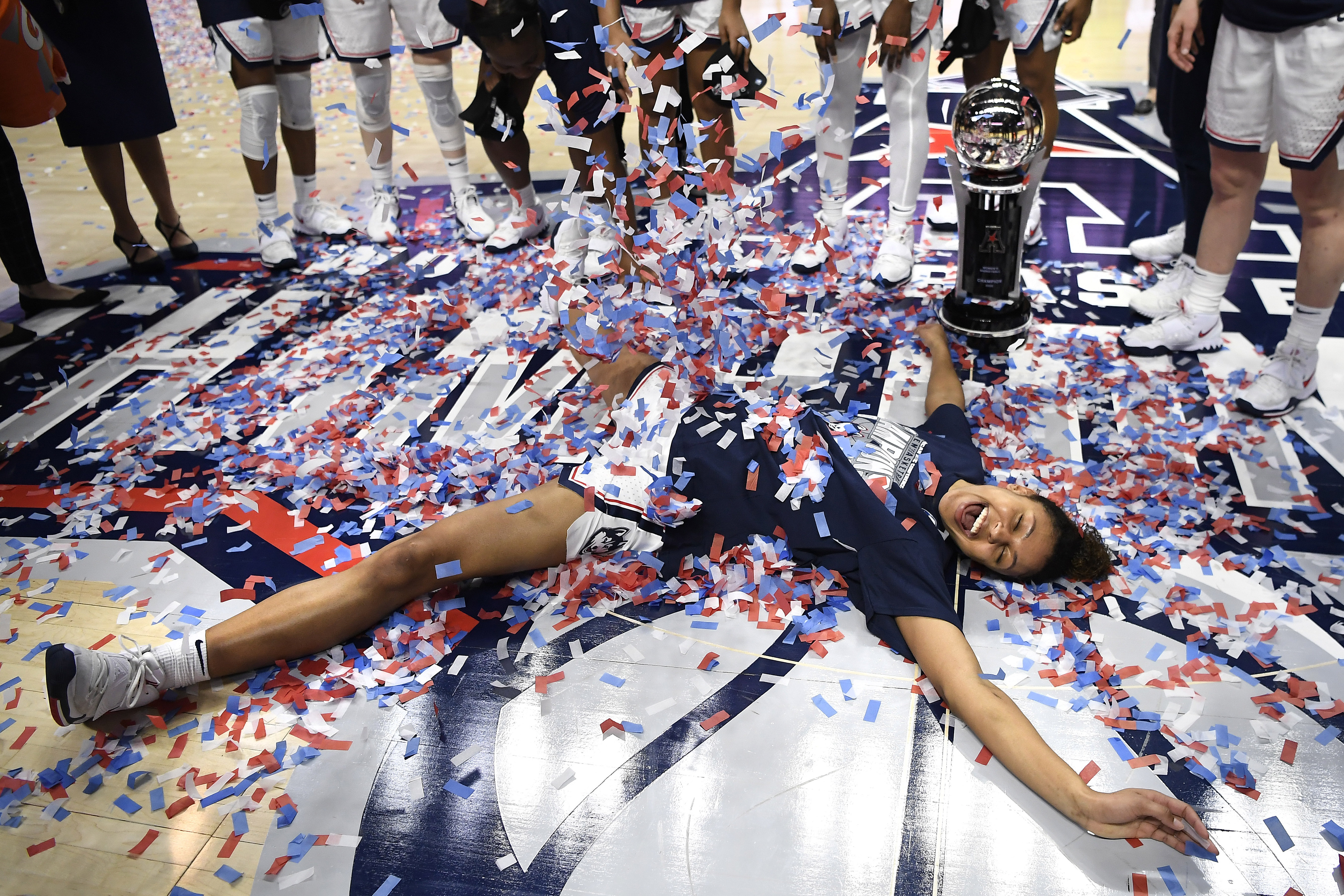 No. 5 UConn finishes 139-0 in American Athletic Conference