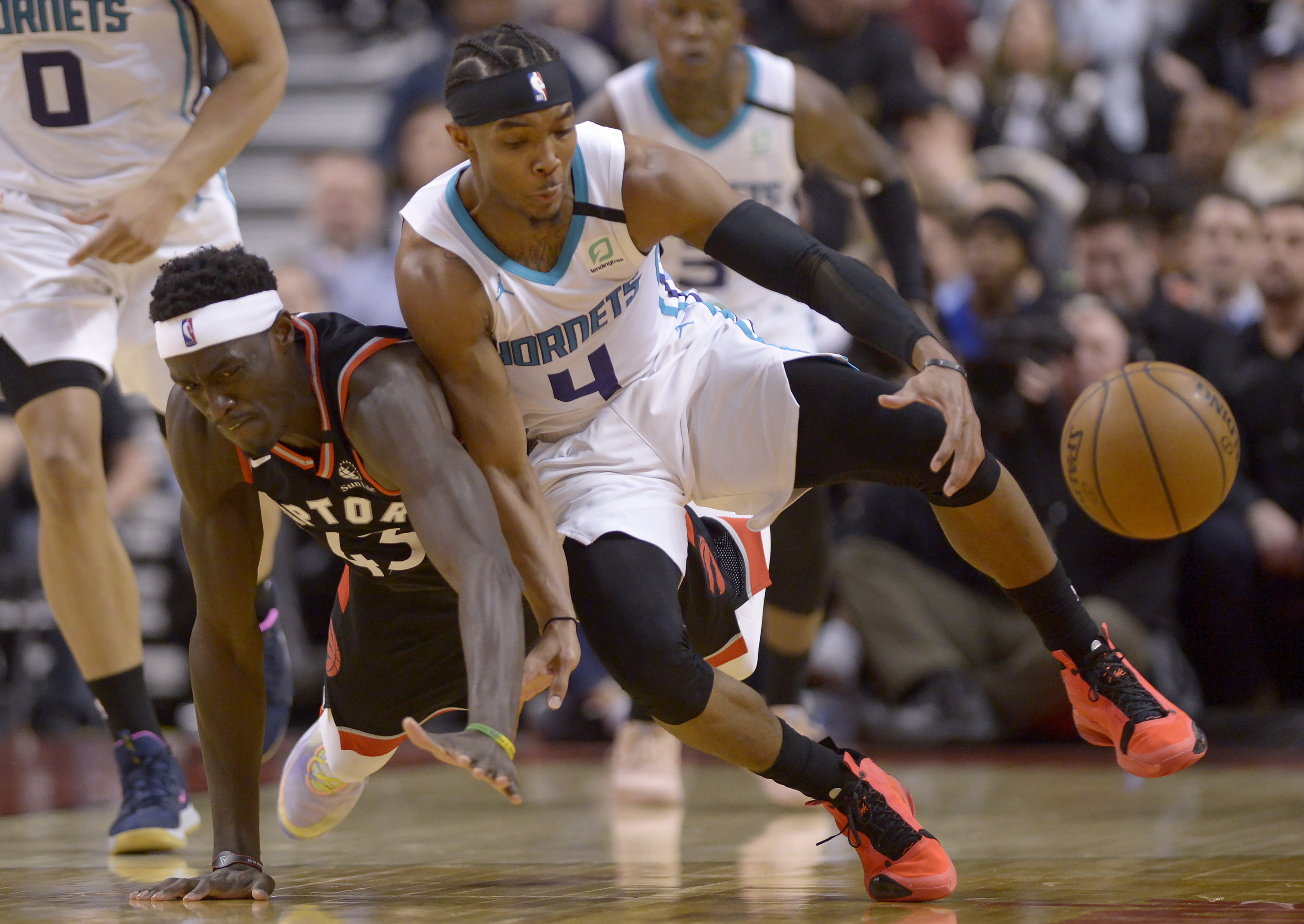 Rozier's late free throw lift Hornets past Raptors 99-96