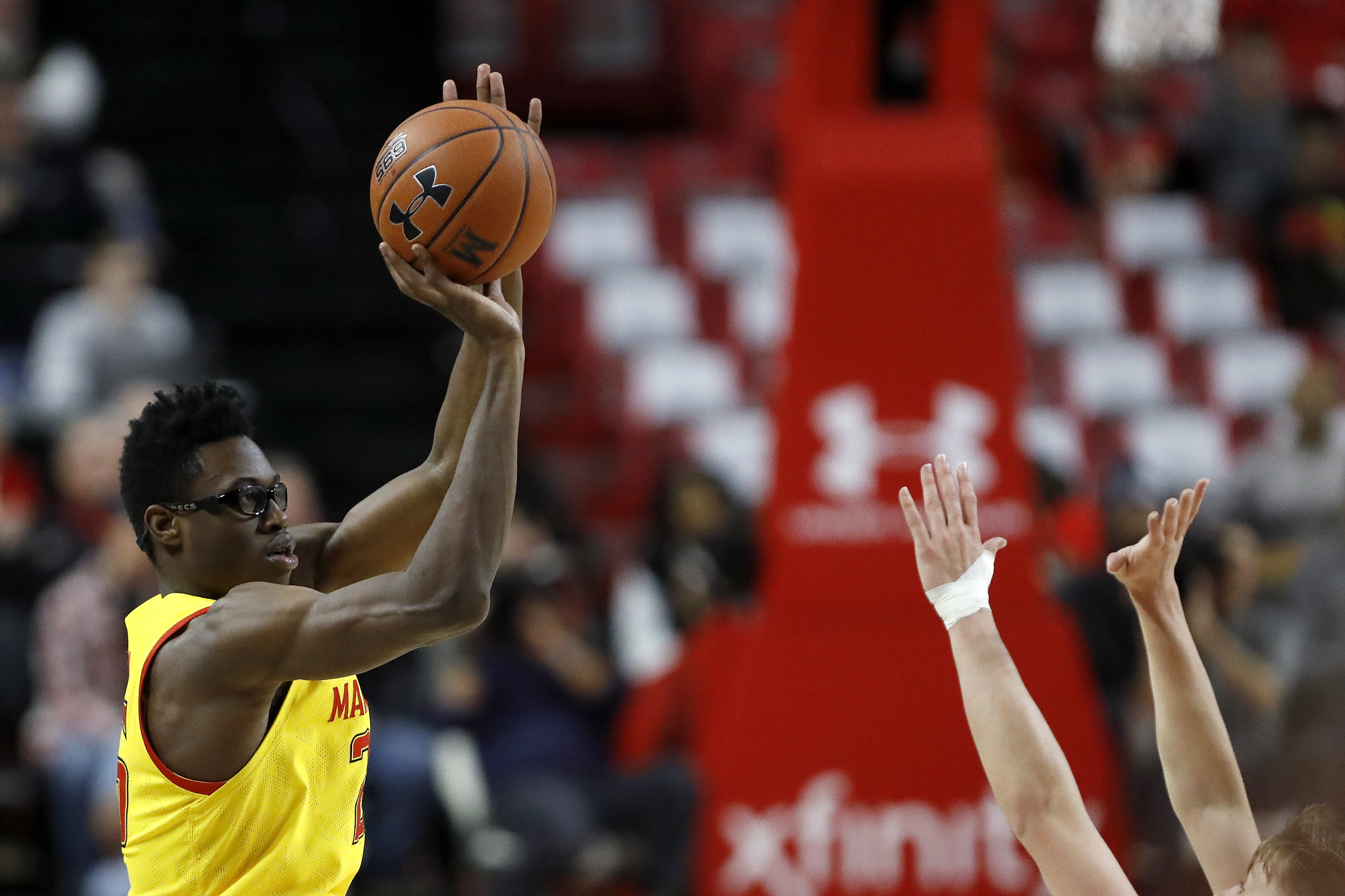 No. 9 Maryland edges Nebraska 72-70 for 7th straight victory