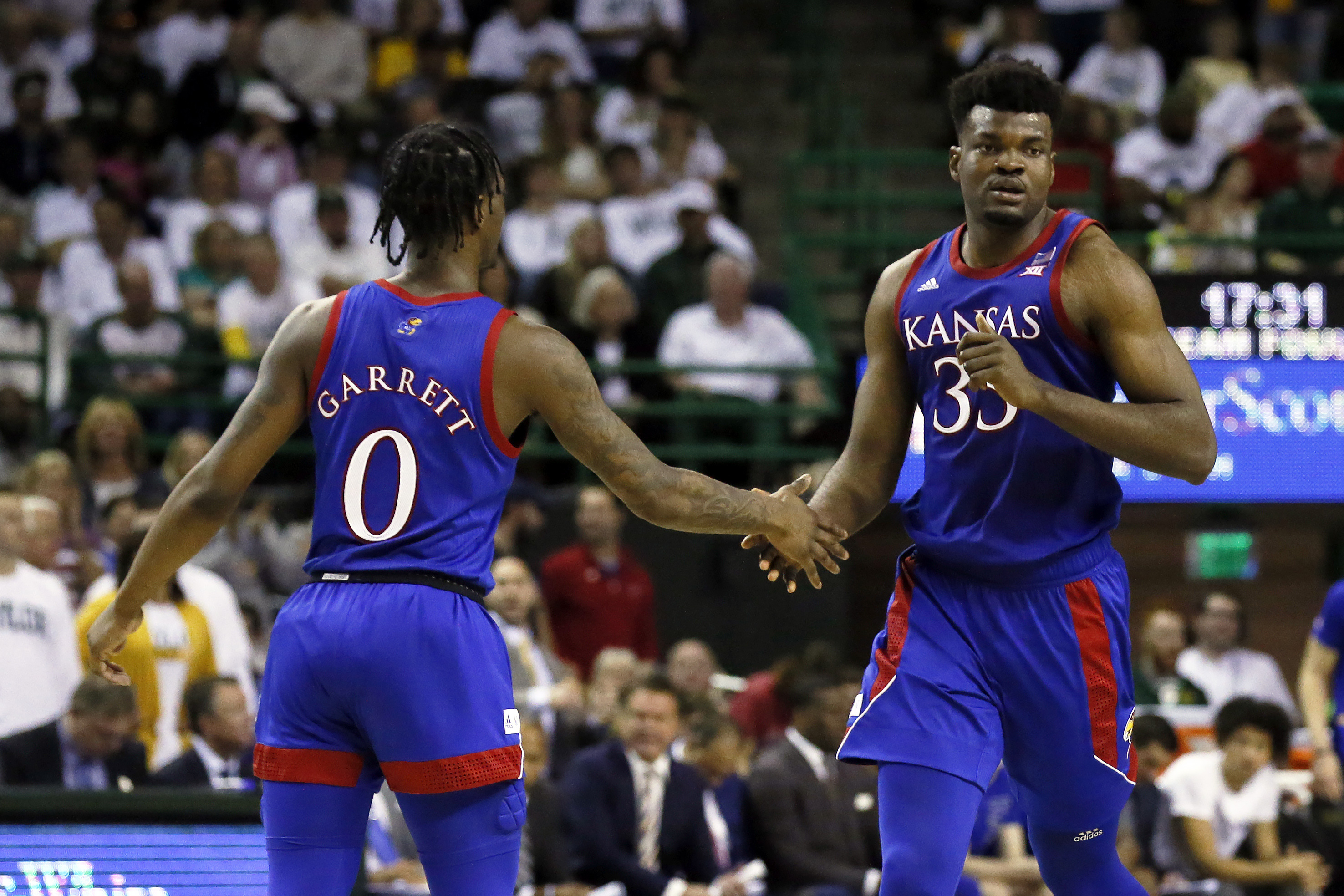 No. 3 Kansas ends No. 1 Baylor's run with 64-61 win in Waco