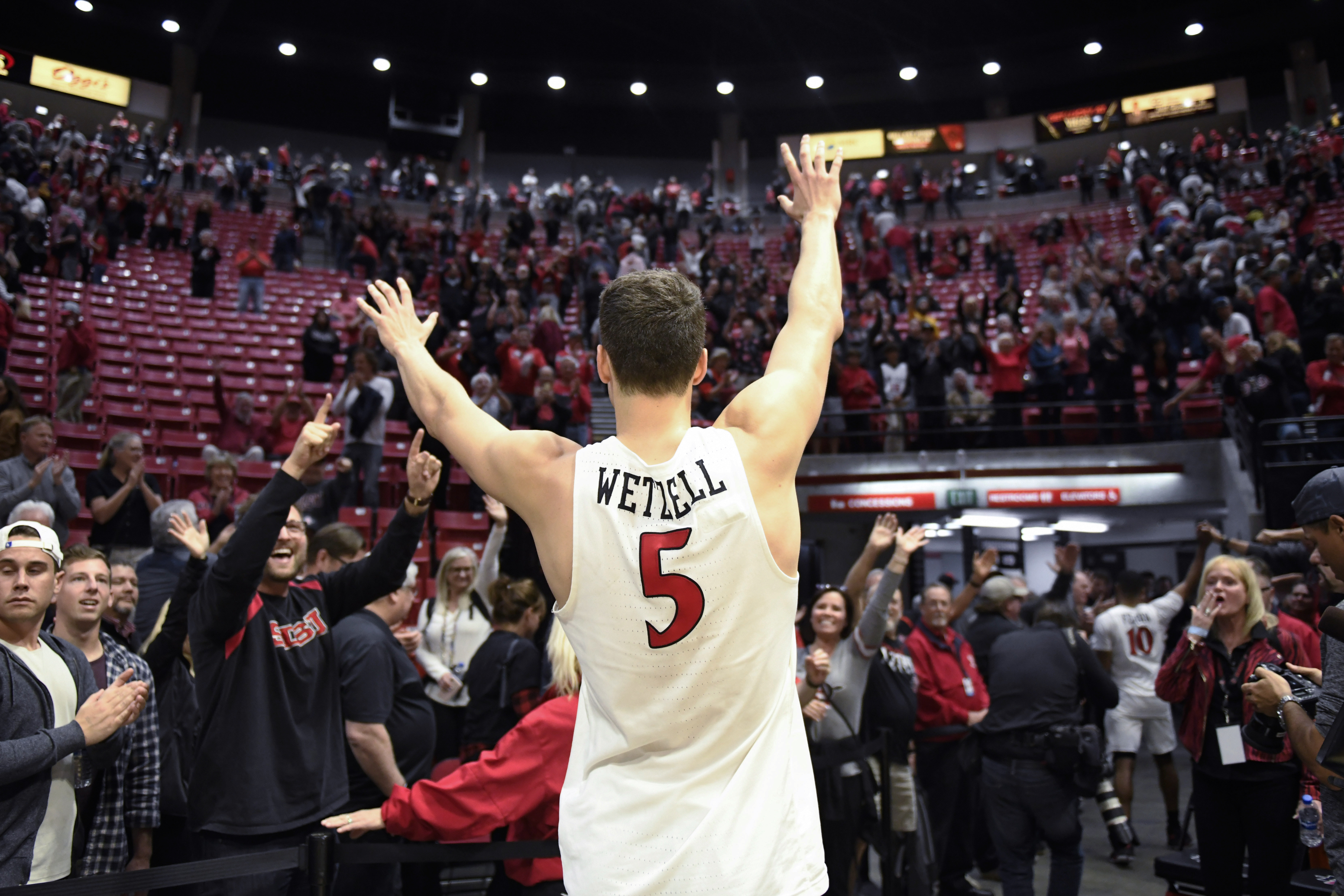 Flynn, No. 5 San Diego State rally to beat Rams 66-60