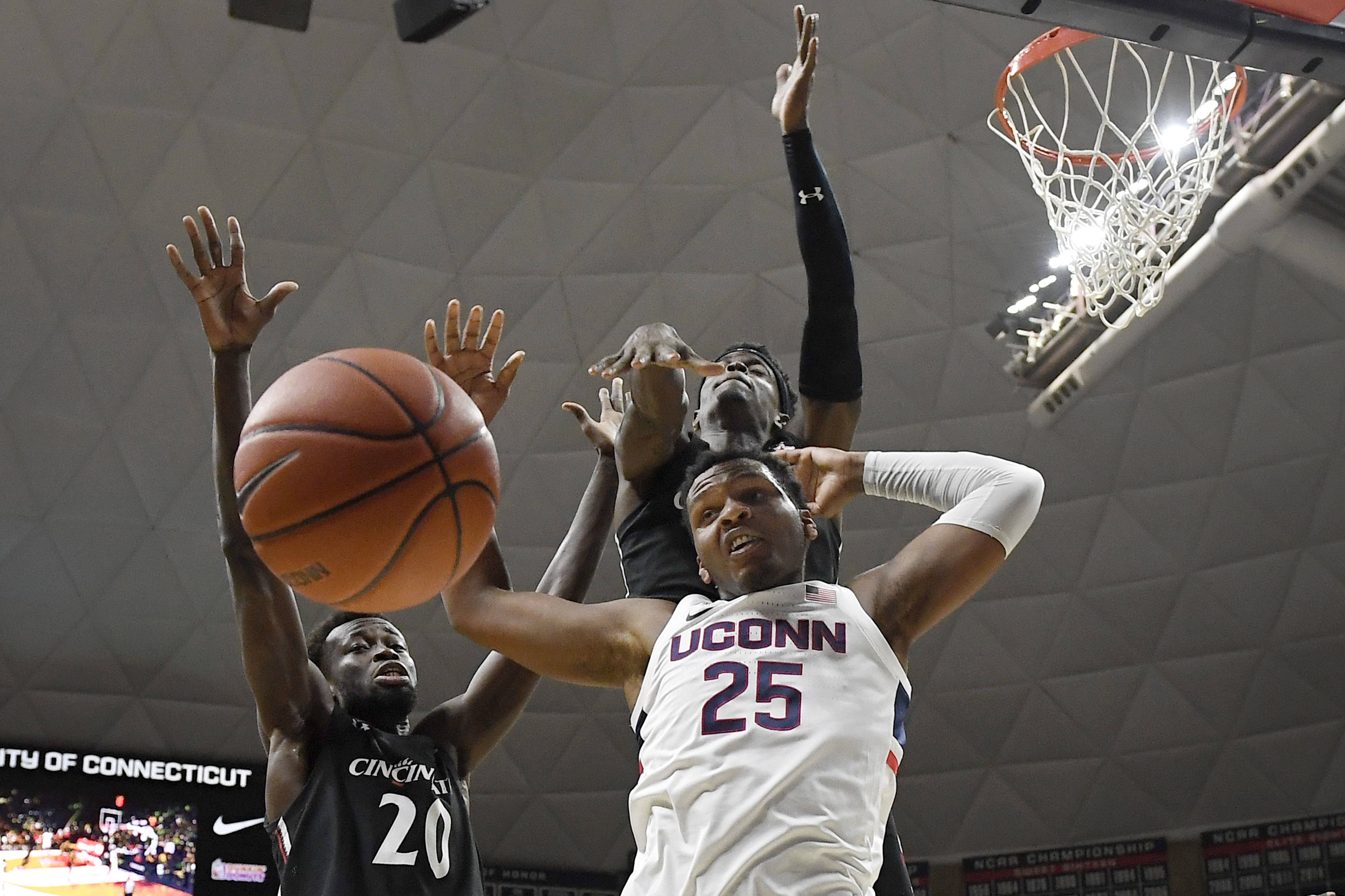 Bouknight leads UConn to overtime upset of Cincinnati