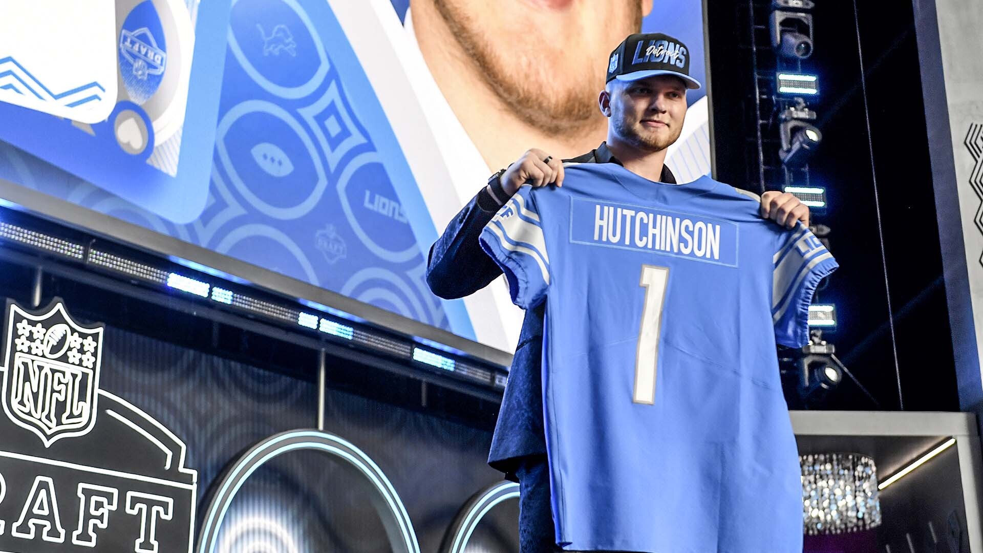 Lions' Aidan Hutchinson continues to impress, is 'all business'