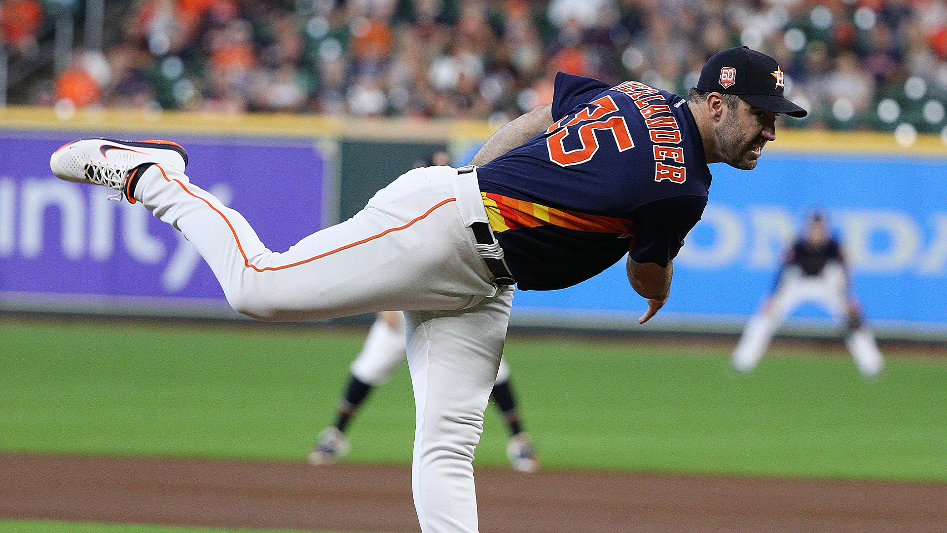 Justin Verlander exits Astros' win early with calf discomfort