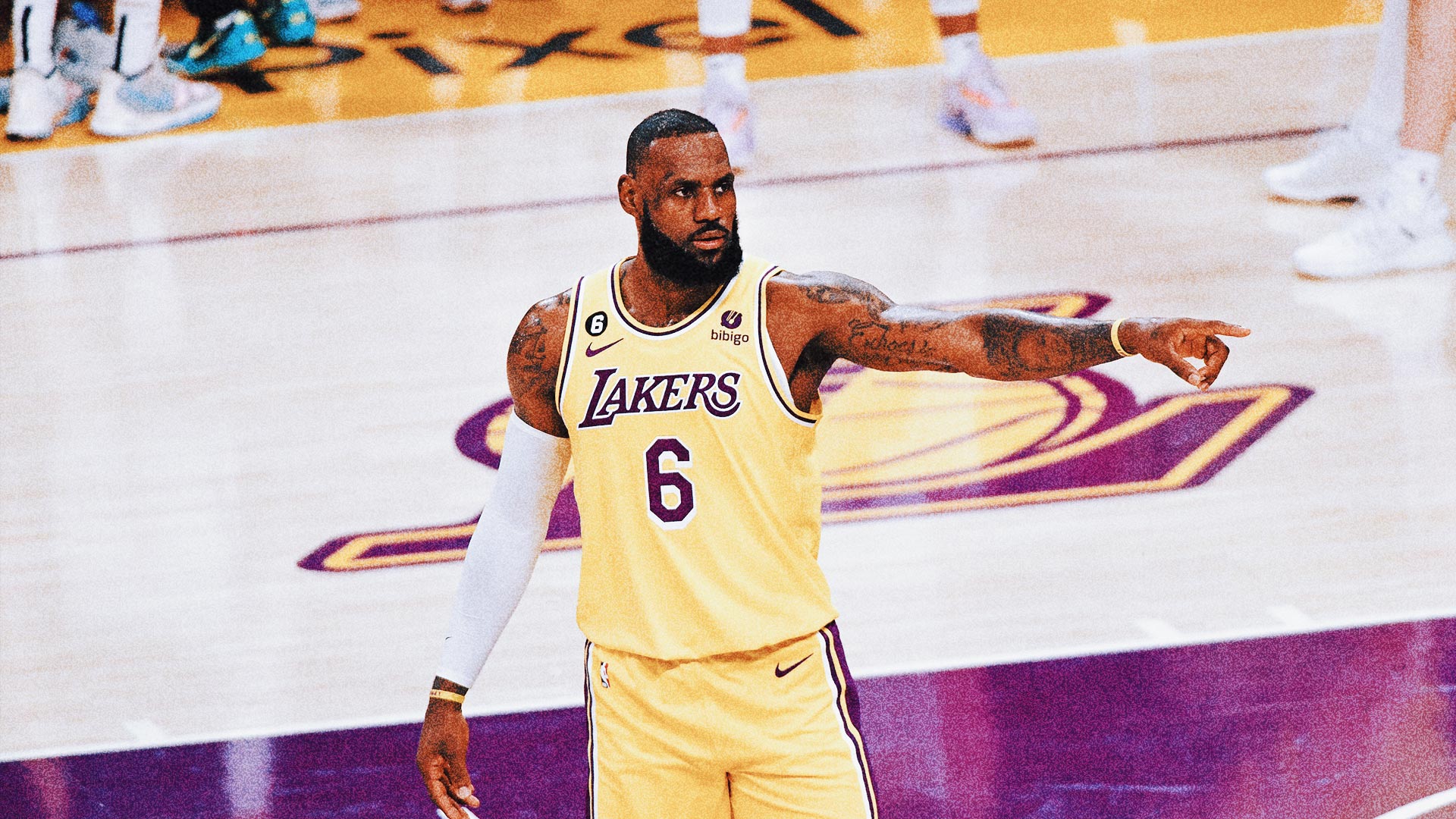 LeBron James exits Lakers' loss to Kings after tweaking his ankle
