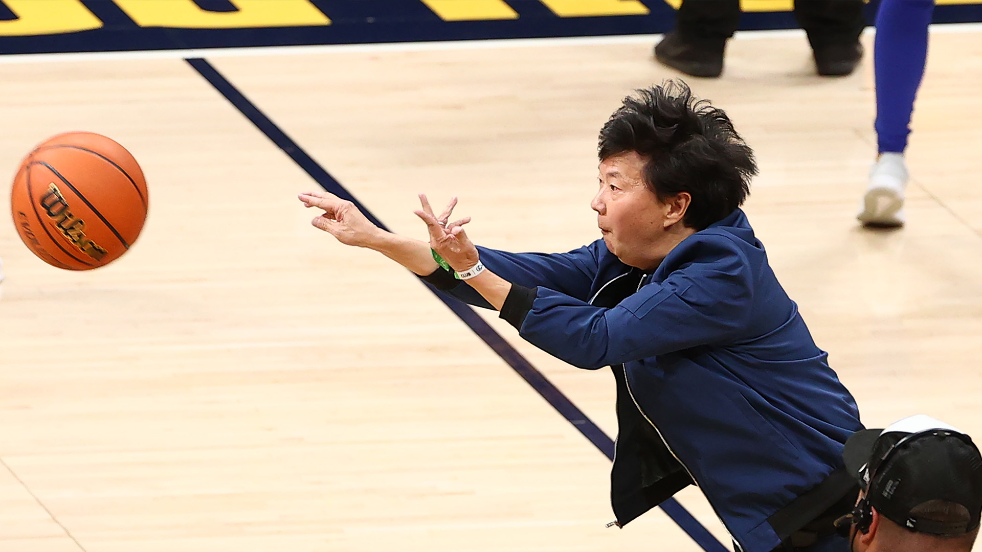 Video Shows Larry O'Brien Trophy Skydiving to Heat-Nuggets NBA