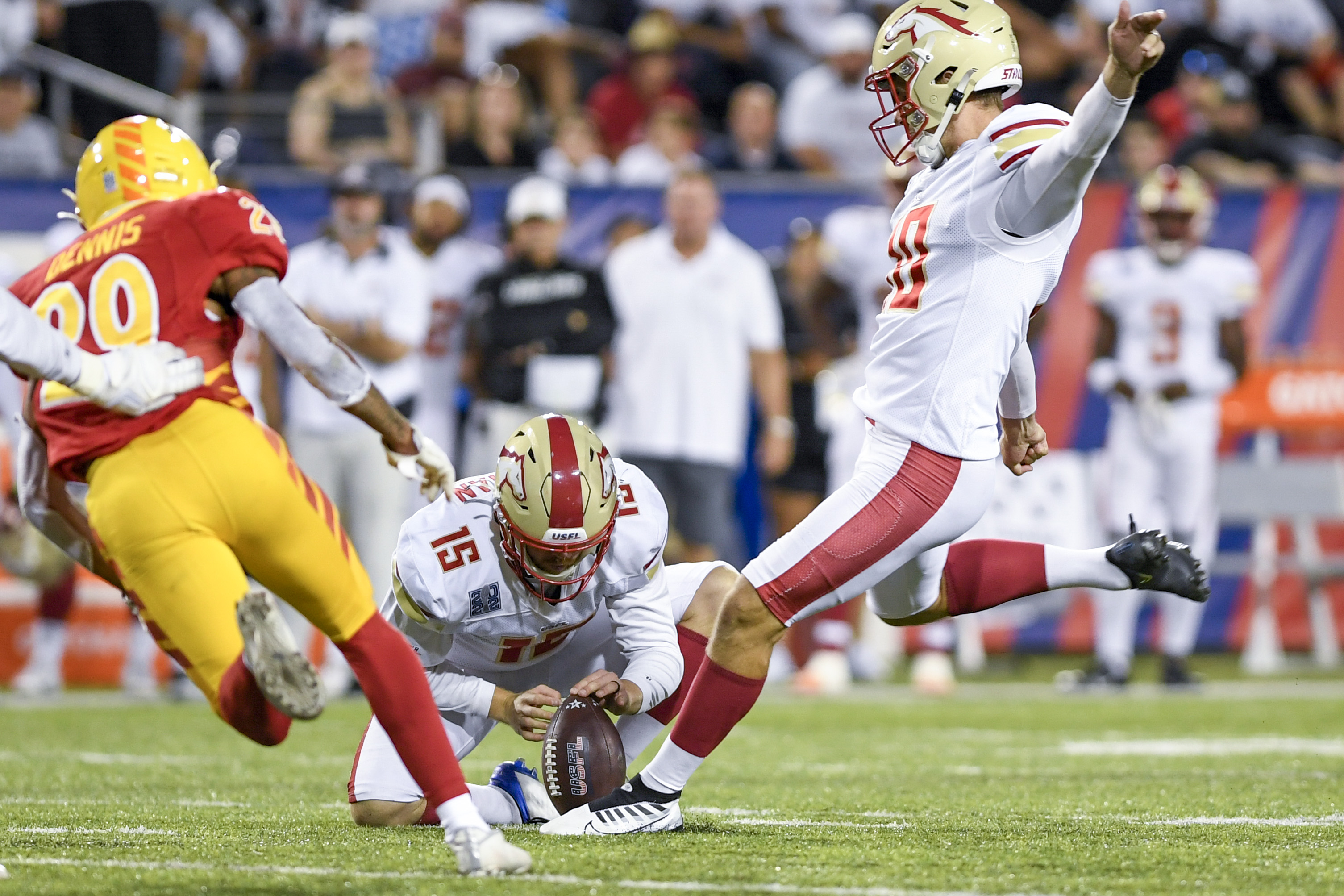 Cowboys sign standout USFL kicker Brandon Aubrey