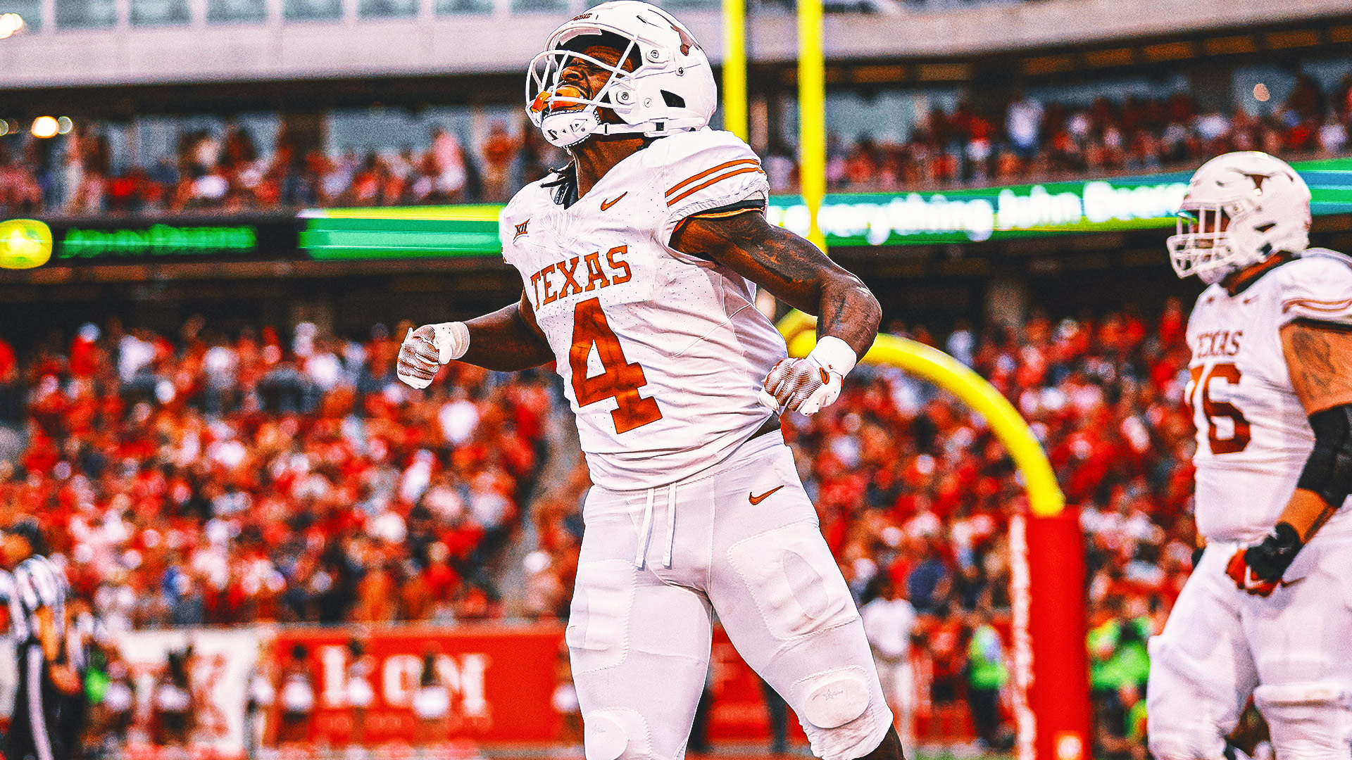 CJ Baxter scores late TD, Texas derails Houston's late drive for 31-24 win