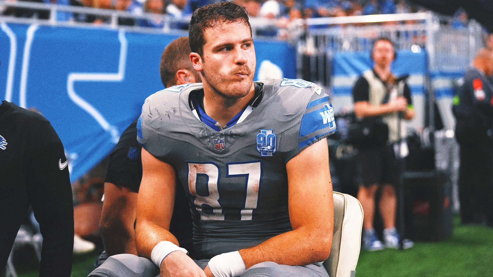 Lions TE Sam LaPorta suffers knee injury vs. Vikings; status for playoffs in doubt