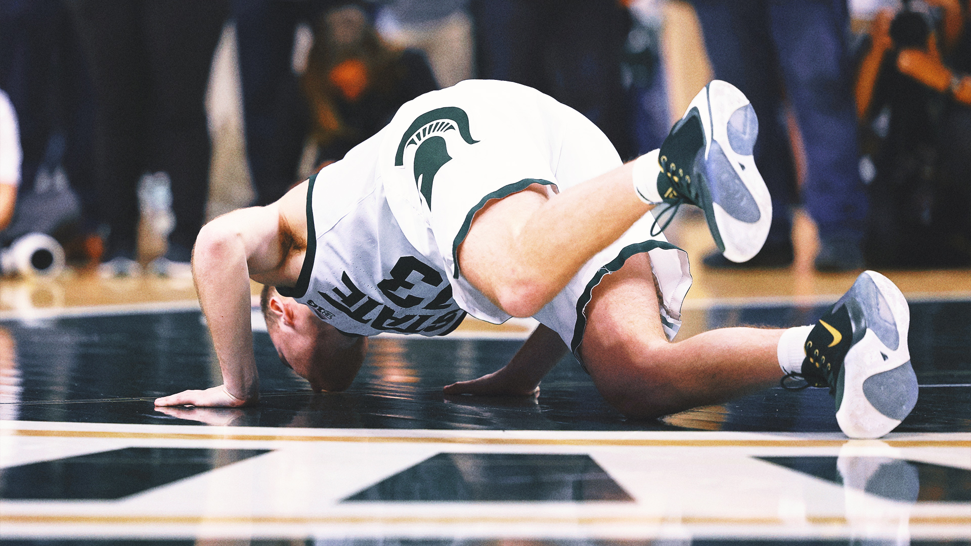 Tom Izzo's son, Steven, suits up for last home game at Michigan State in 53-49 win over Northwestern