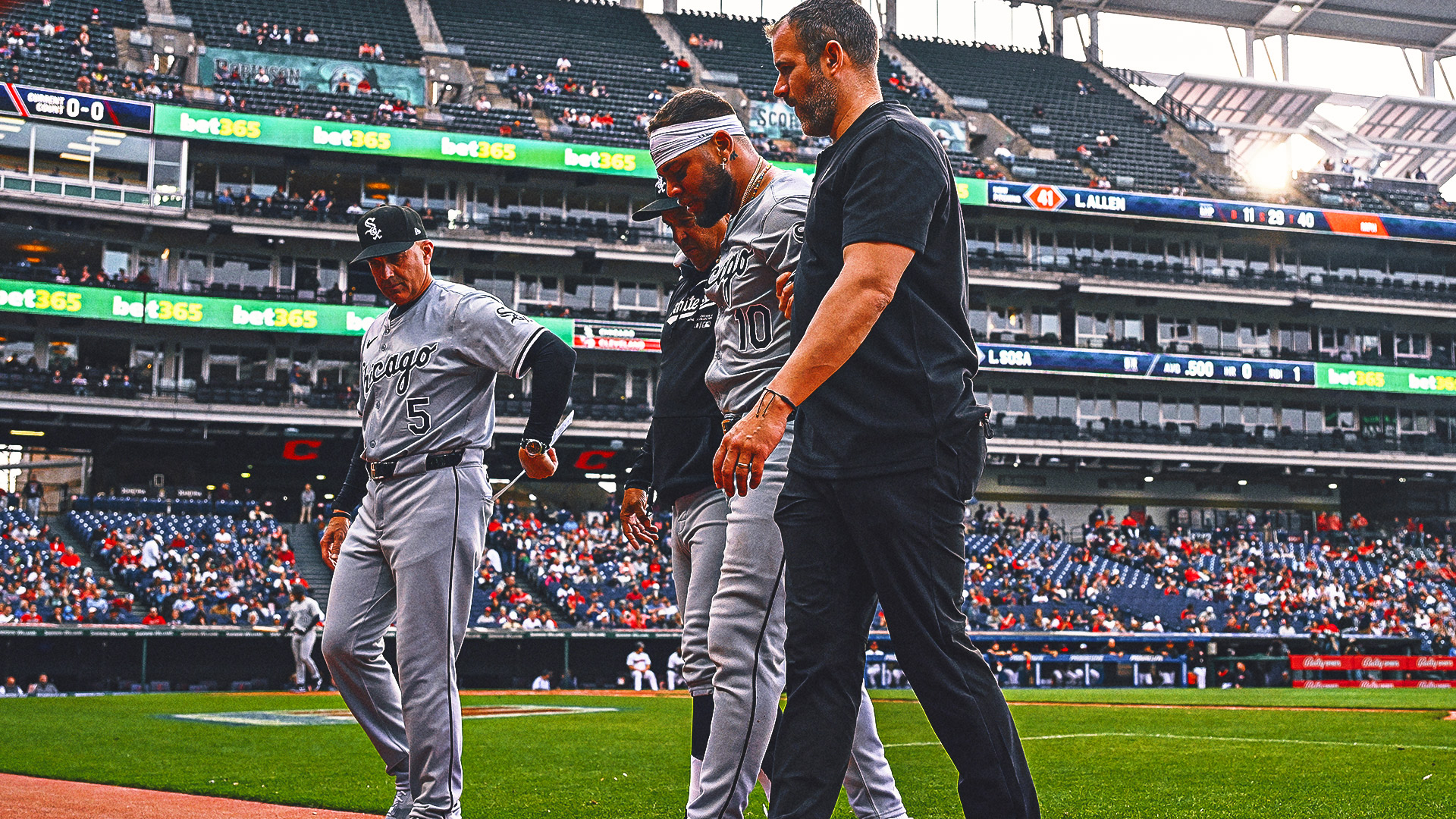 White Sox's Yoán Moncada could miss 6 months with severe leg injury