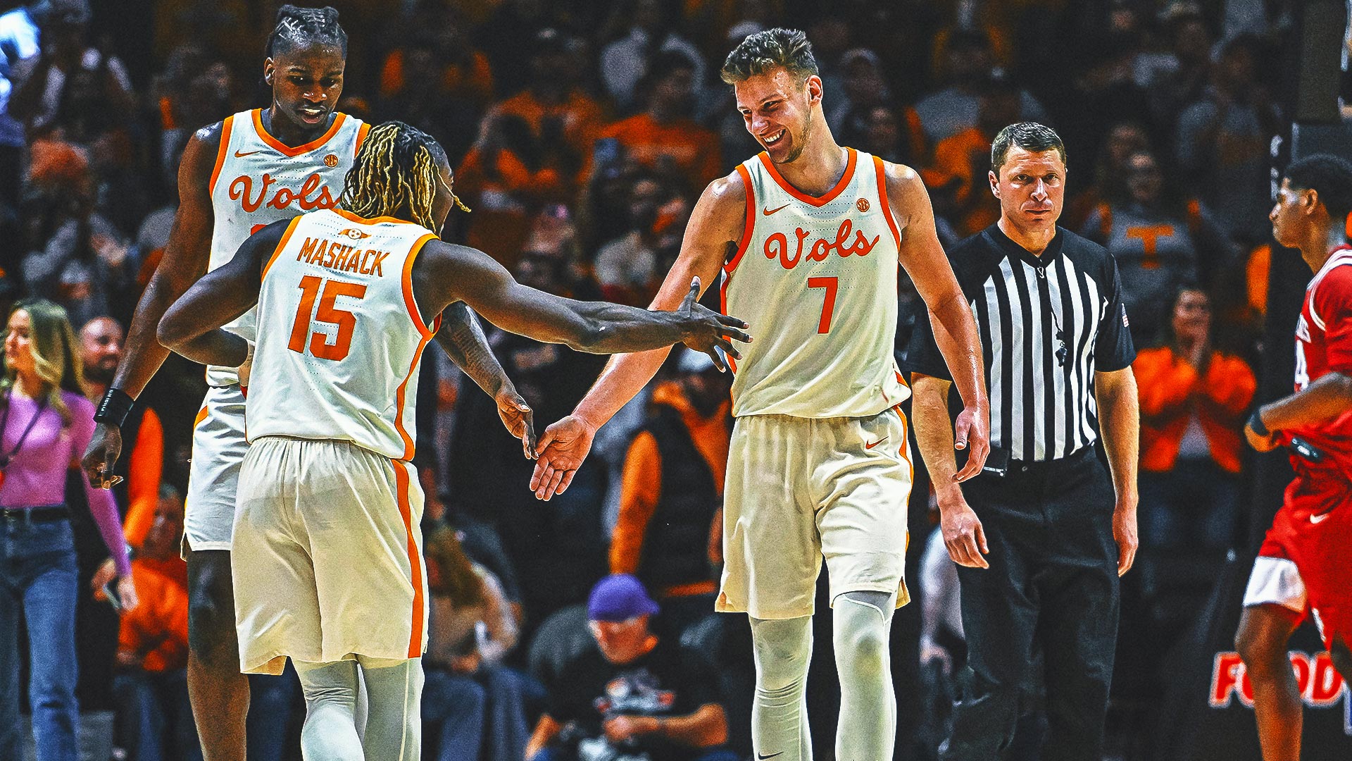 AP Top 25: Unbeaten Tennessee tightens grip on No. 1 in men's poll