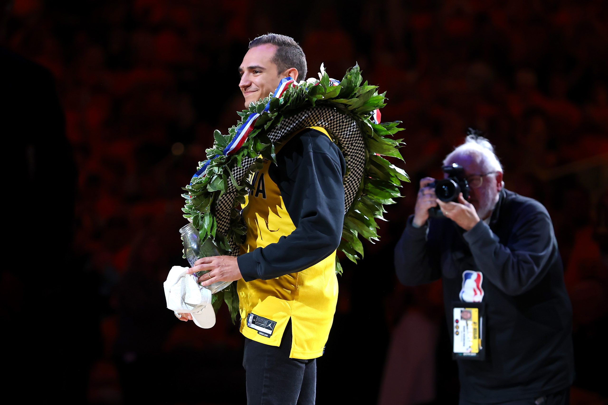 Indy 500 champ Alex Palou takes in Knicks-Pacers, caps off big