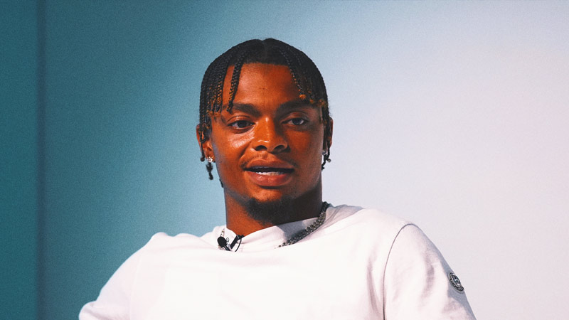 Jets QB Justin Fields Participates in 7-on-7 Drills at Camp After Toe Injury