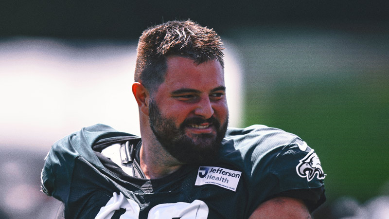 Eagles' Landon Dickerson Spreads Team Spirit with Beers After Surgery