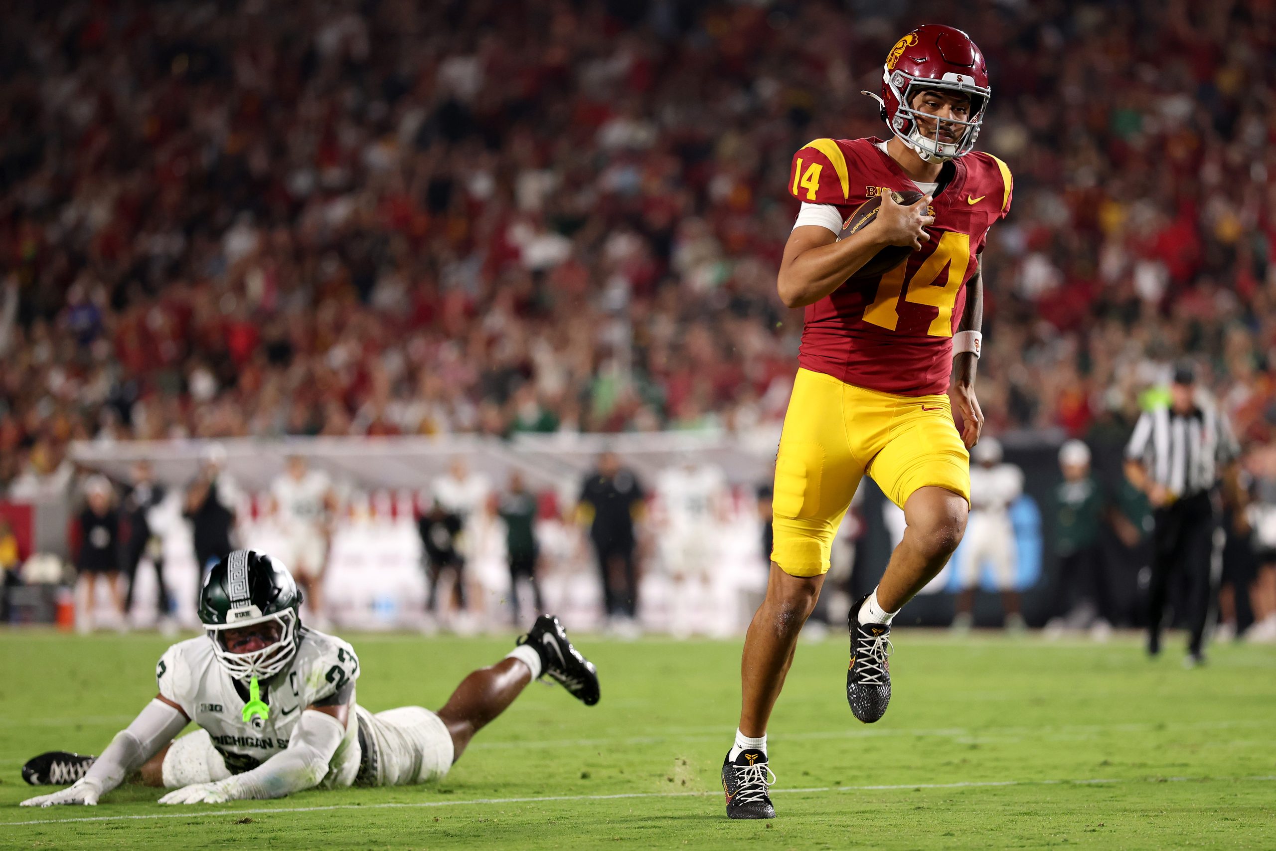 How to Bet on USC vs. Illinois: Best Bonuses for Big Noon Kickoff Including FanDuel, DraftKings, and BetMGM
