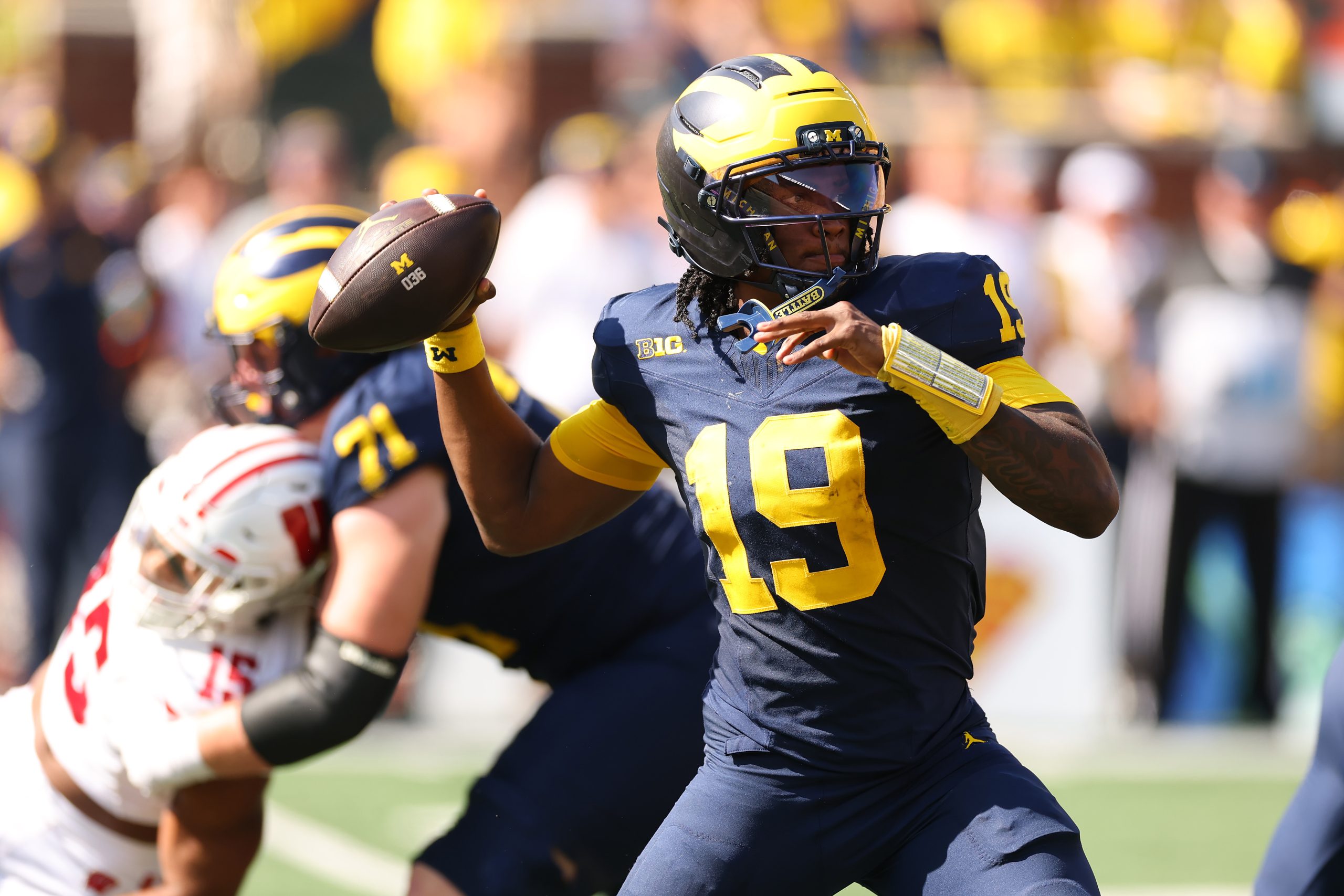 DraftKings CFB Promo: Bet $5, Get $200 on Oregon vs Indiana, USC vs Michigan