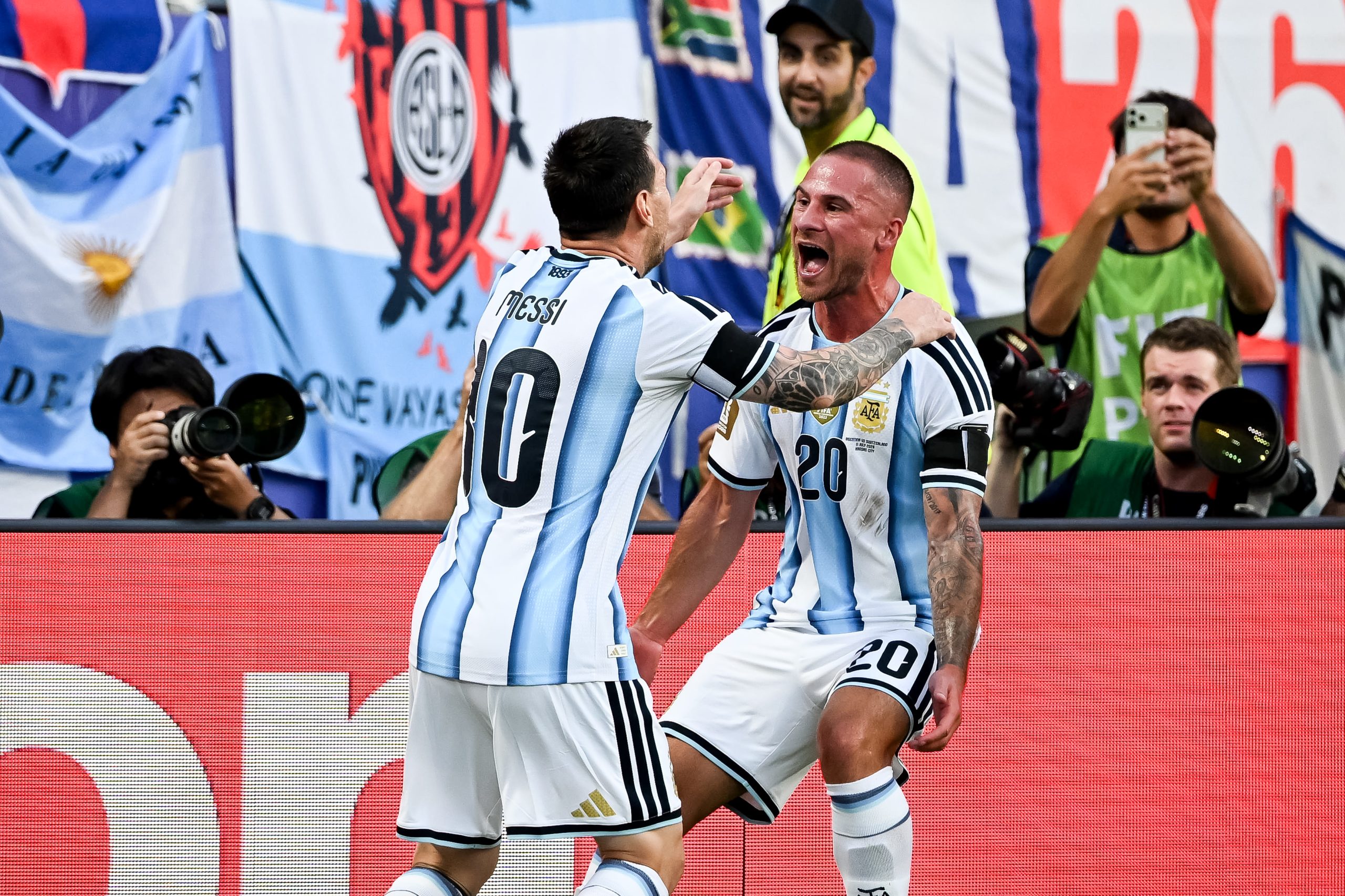 
					2026 World Cup Title Odds: Argentina, England Surge After Quarterfinal Wins
				