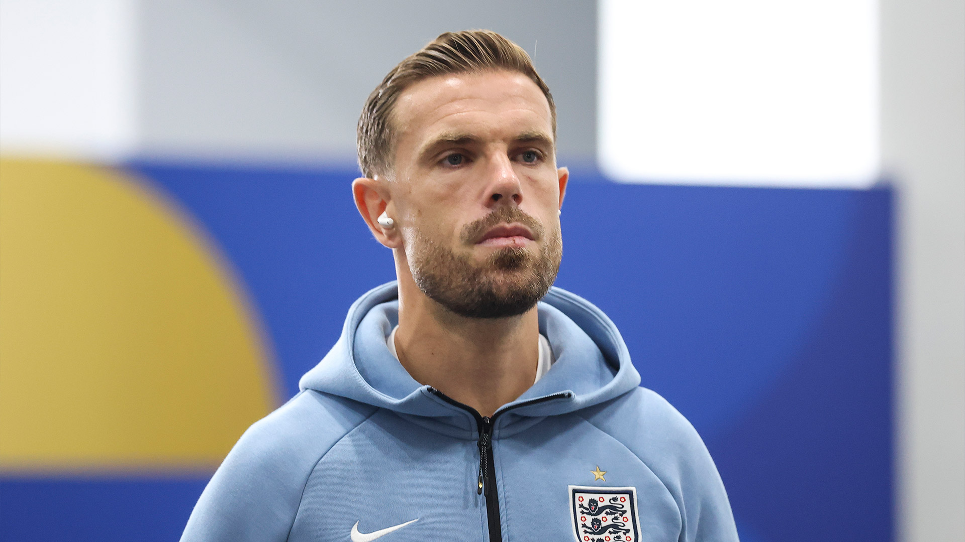 England's Jordan Henderson Apparently Injured After Celebrating Win Over Mexico