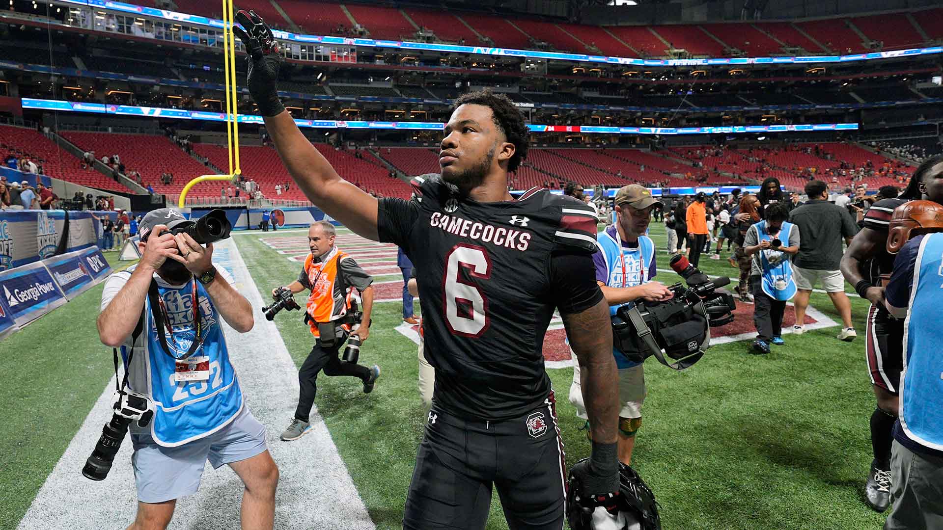 Shane Beamer Suspends South Carolina Star Pass Rusher Dylan Stewart Indefinitely