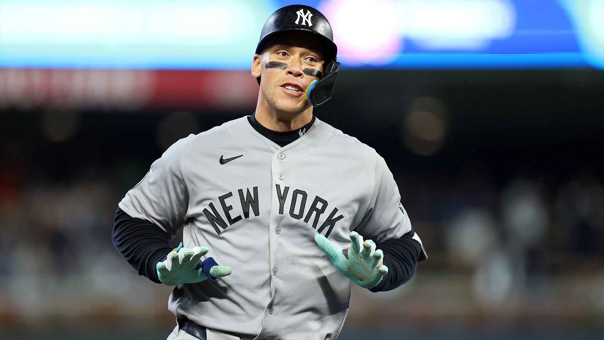 Aaron Judge Exits Early Against Twins With Right Lower Leg Tightness